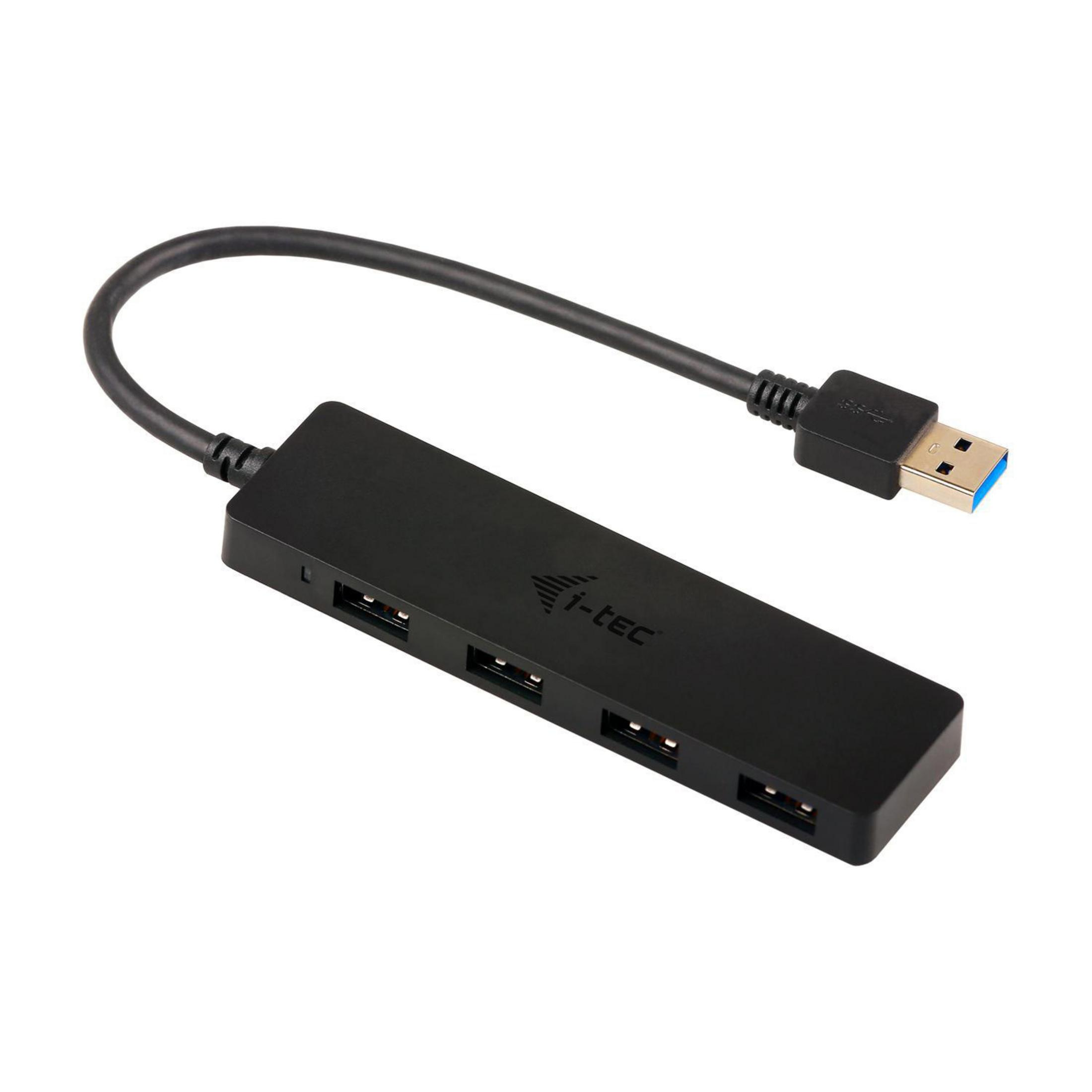 Schwarzer USB-Hub mit vier Anschlüssen, verbunden mit einem schwarzen USB-Kabel.