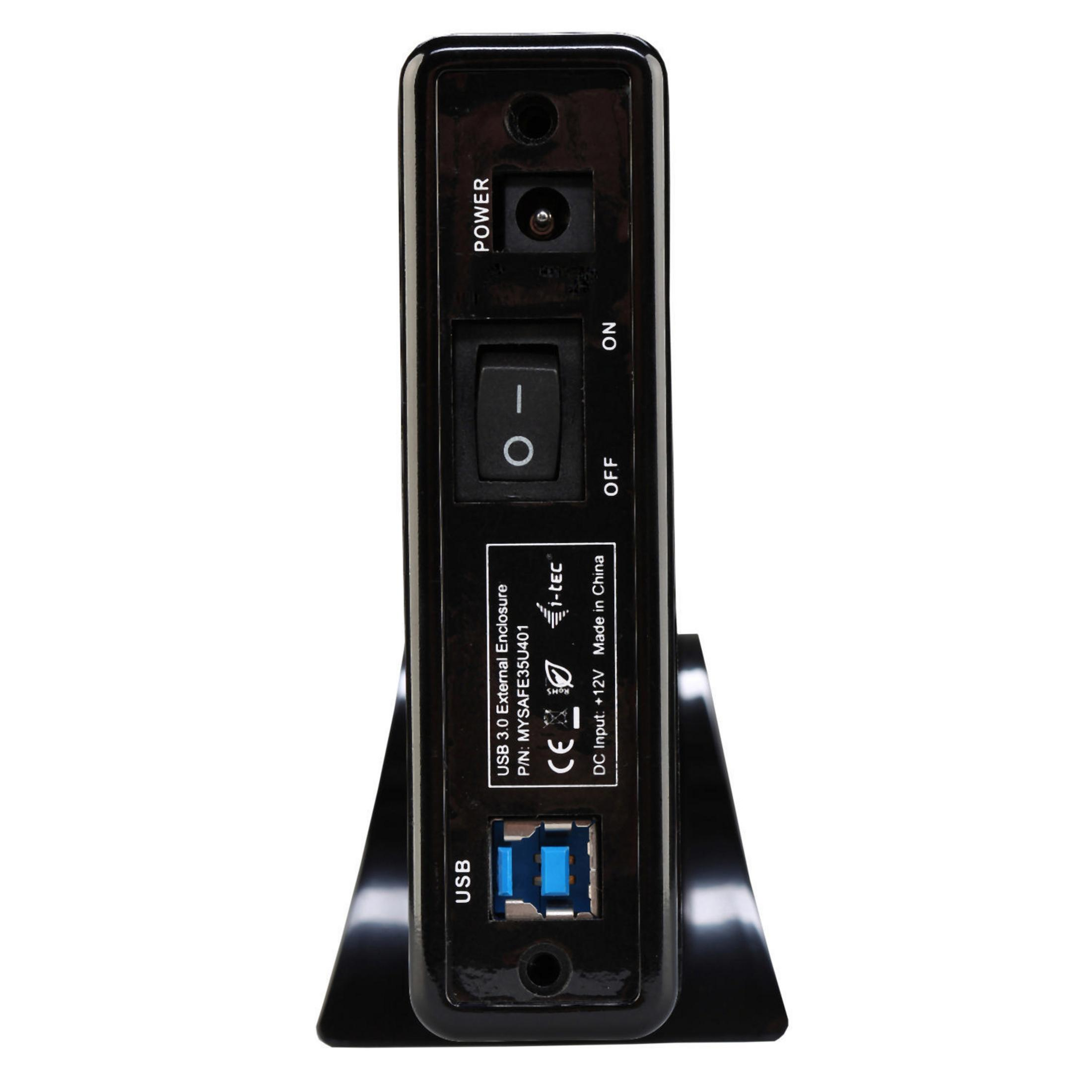 Schwarzes Gerät, Ein-/Ausschalter, USB-Anschluss und Text: USB 3.0 External Enclosure.