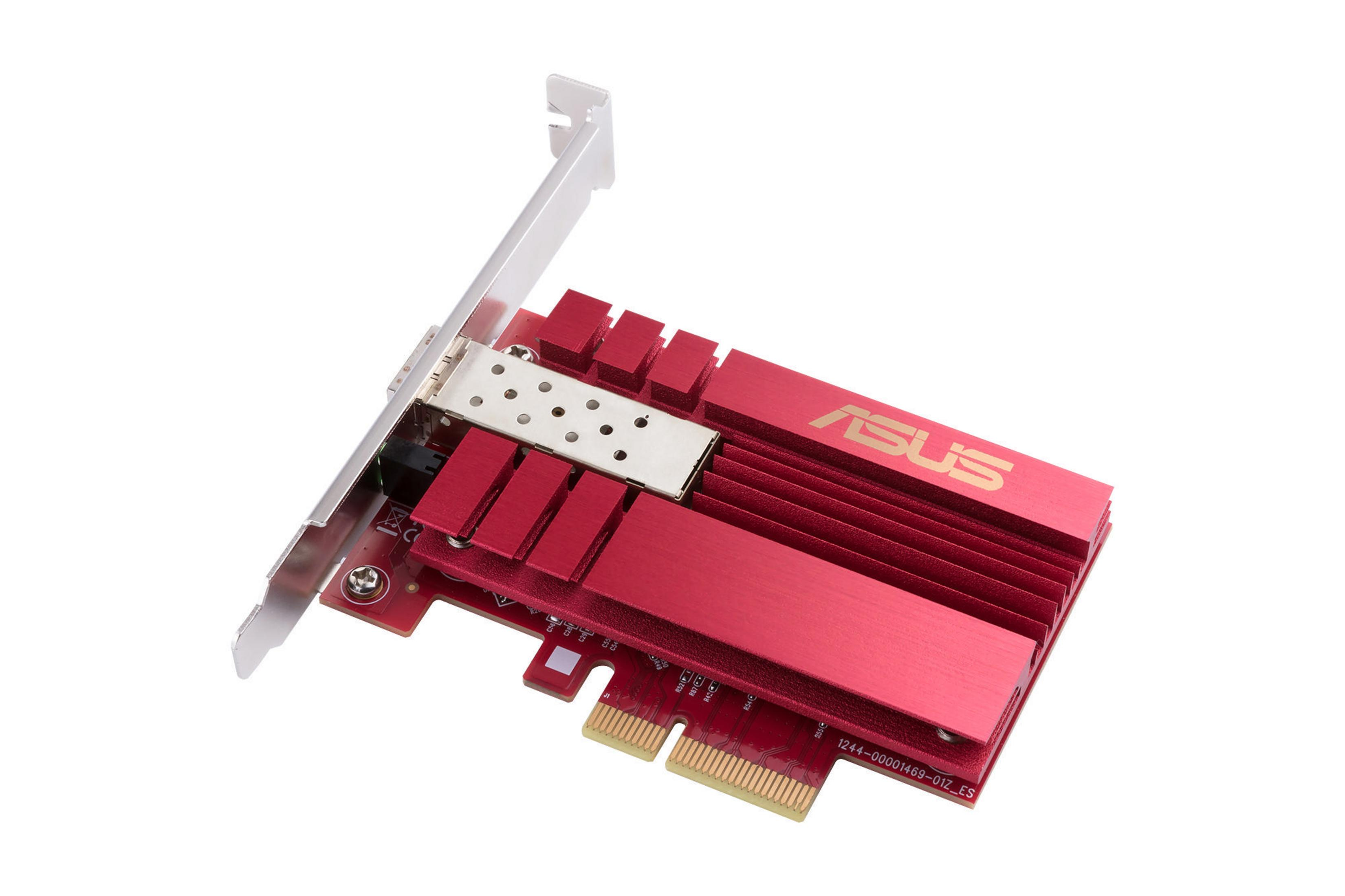 Tarjeta de red Asus roja y plateada, con disipadores de calor rojos, sobre fondo blanco.