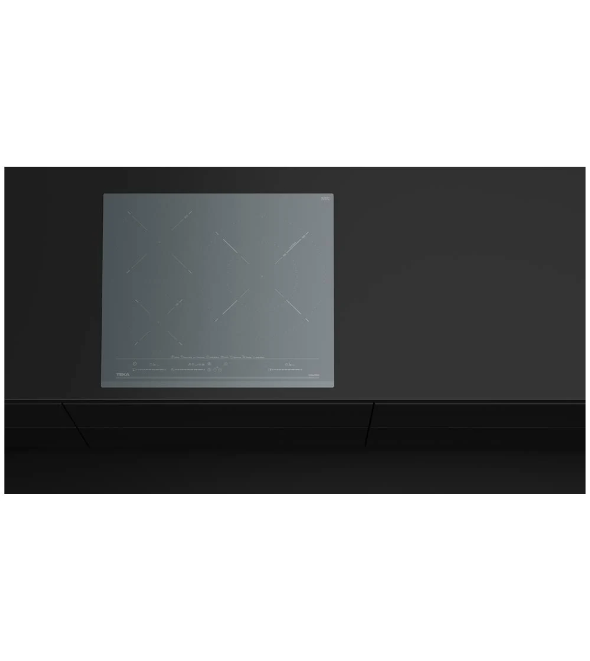 Czarna płyta grzewcza ze szkła z czterema strefami gotowania. Znajduje się na ciemnym blacie.