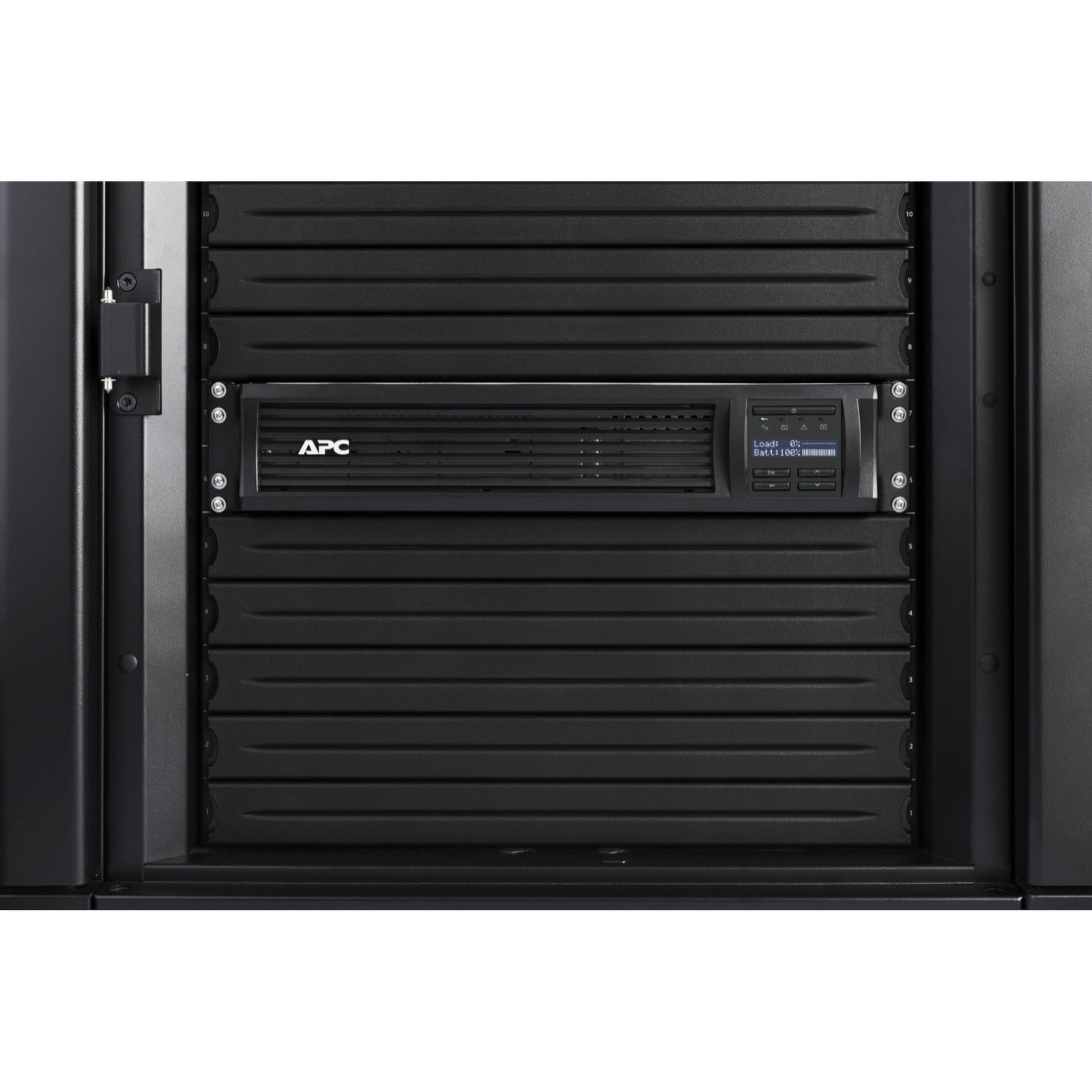 Dispositivo APC negro montado en rack de servidor, con pantalla digital.