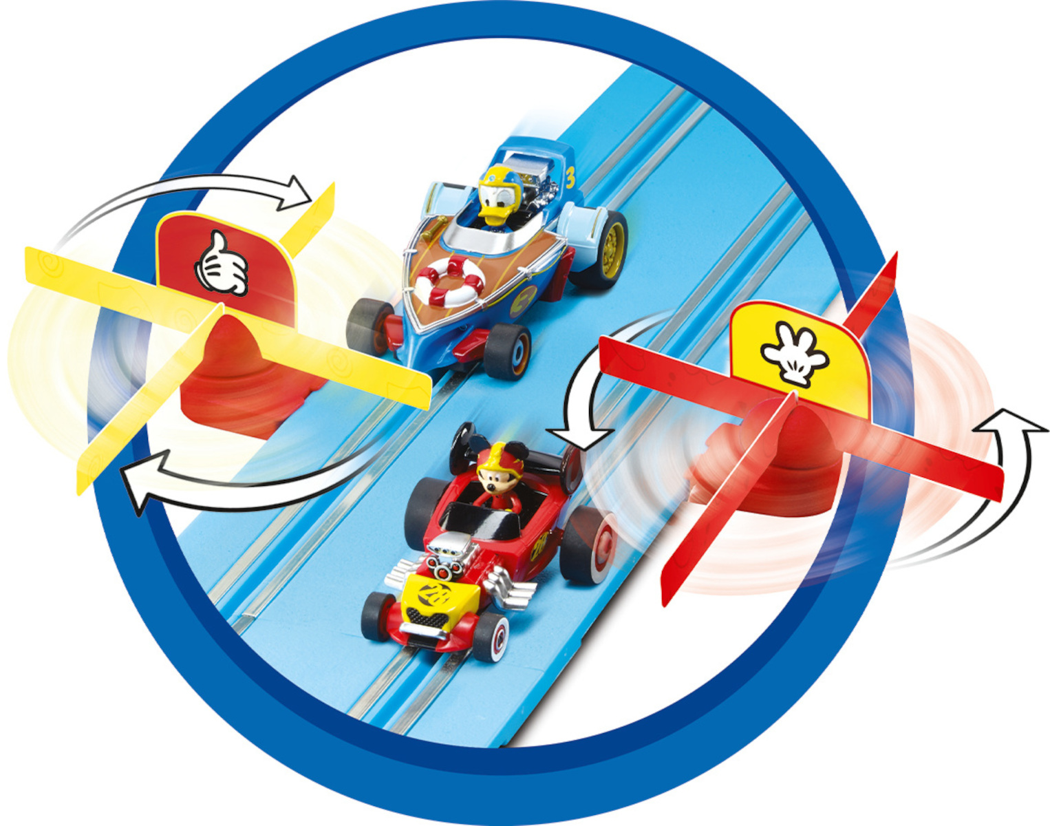 Spielzeug-Rennstrecke mit zwei Autos, die auf die Ziellinie zufahren, mit Mickey-Mouse-Details.