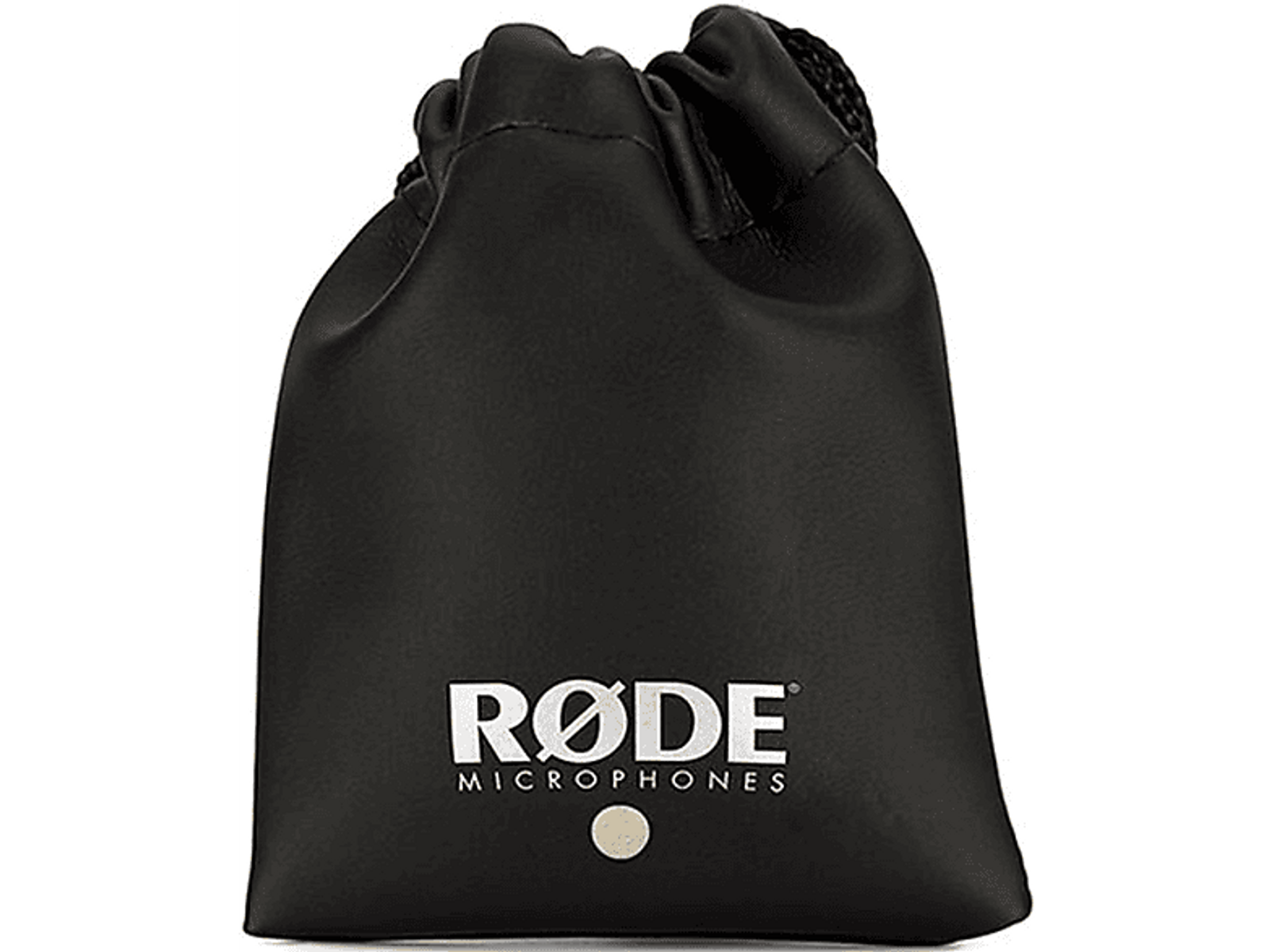 Schwarze Tasche mit Rode Mikrofone Logo und einem silbernen Knopf. Weißer Hintergrund.