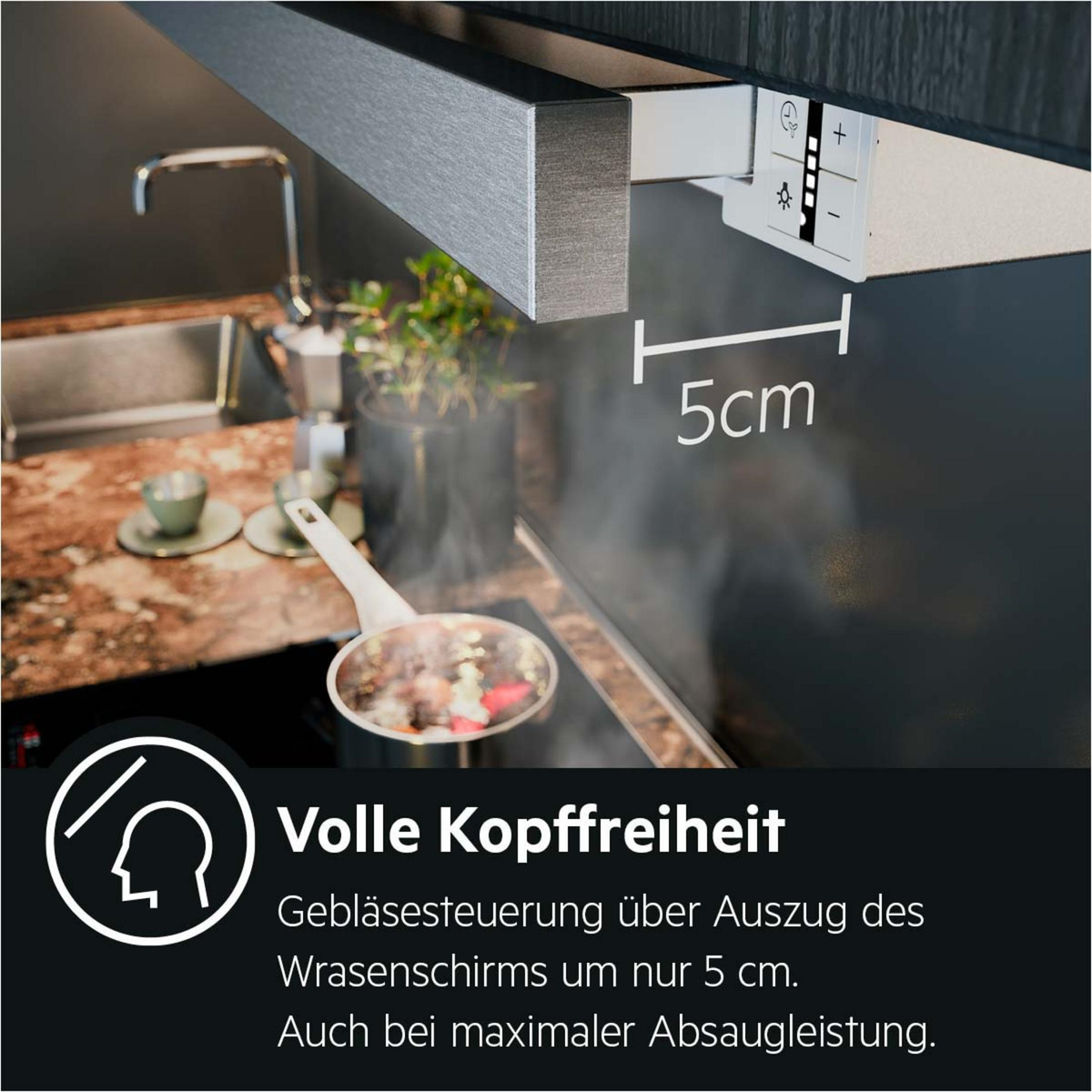 Cappa da cucina con testo. Pentola con cibo che cuoce sotto. Etichetta di misurazione da 5 cm.