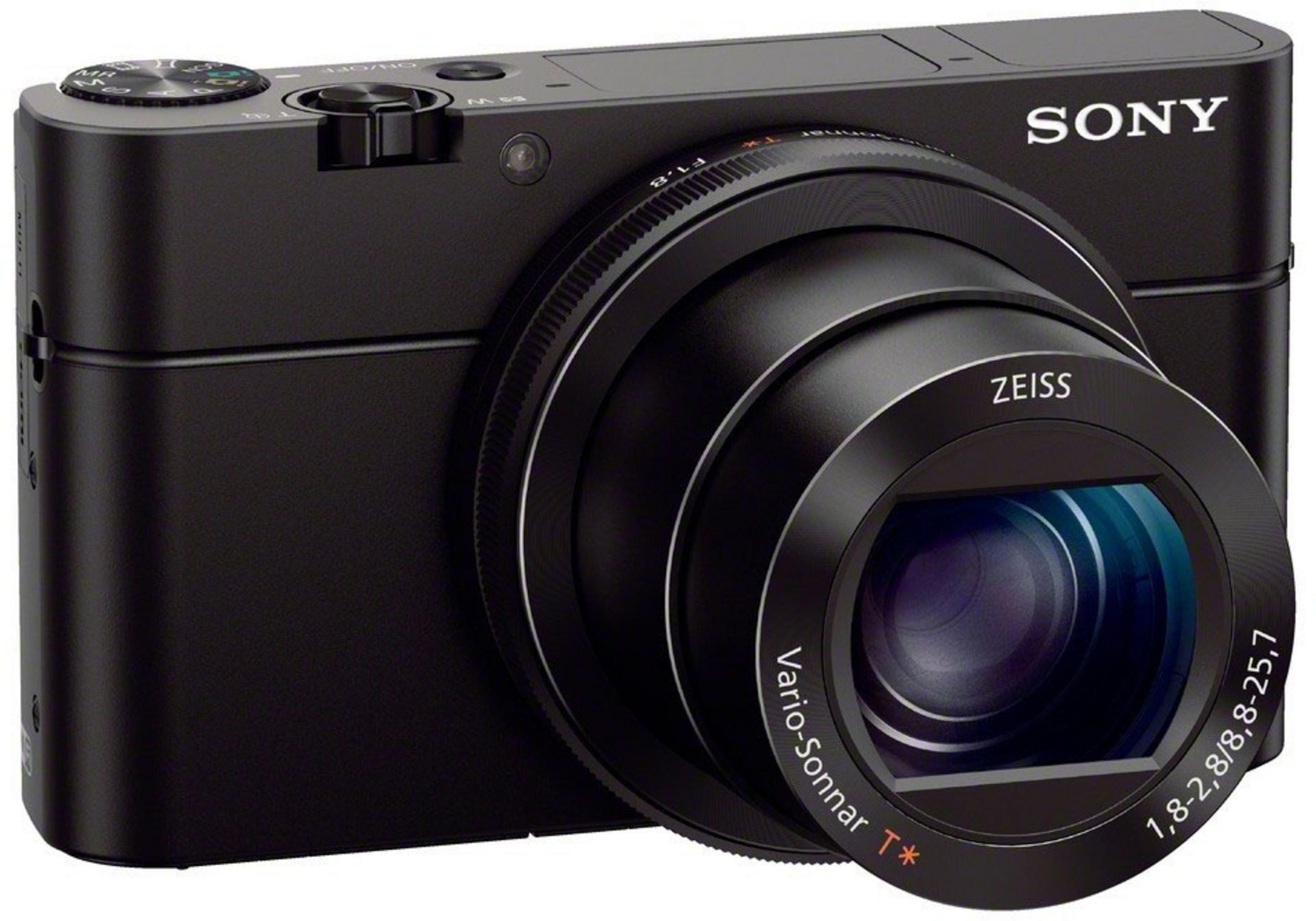 Schwarze Sony Kamera mit Objektiv und Knöpfen. Zeiss-Objektiv, auf weißem Hintergrund.