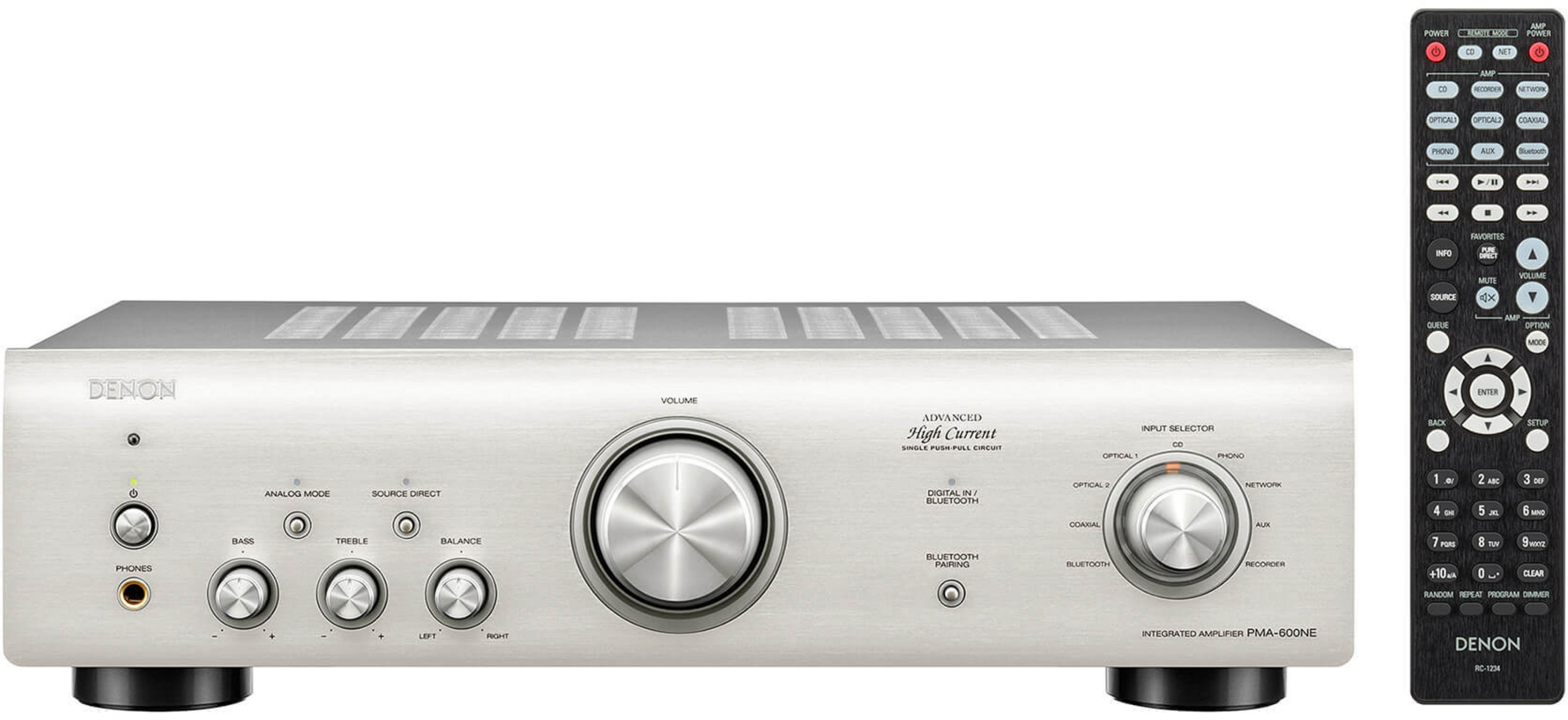 Amplificador de audio plateado con mando, vista frontal.