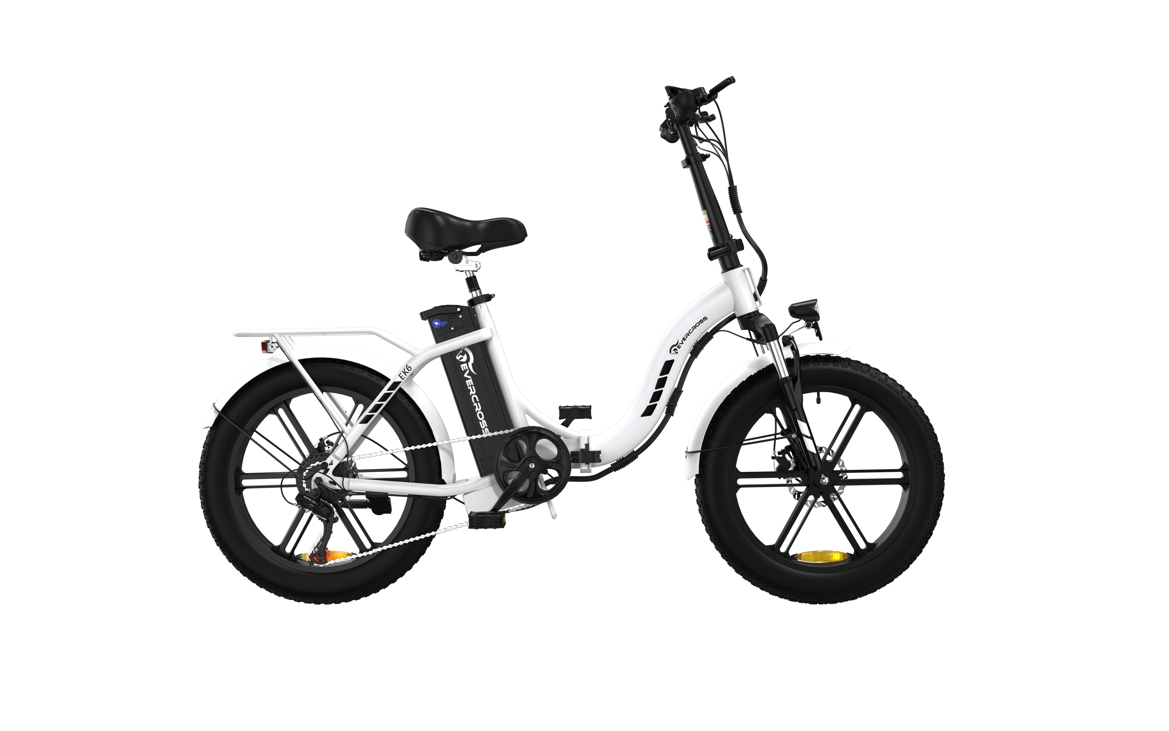Weißes Elektrofahrrad mit schwarzen Reifen und Sitz auf schwarzem Hintergrund.