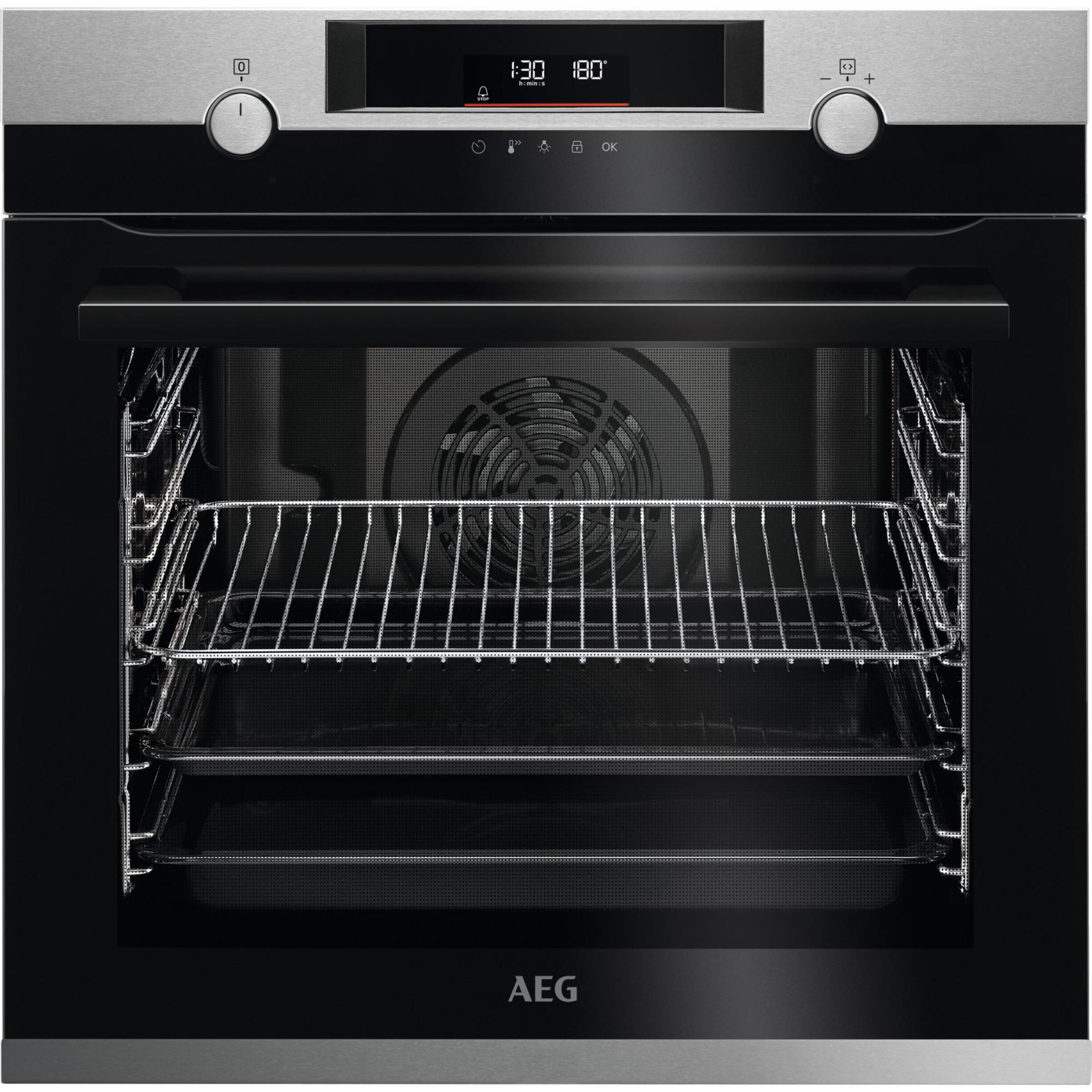 Ein Einbau-Backofen mit Digitalanzeige, Innenrosten und einem Lüfter.