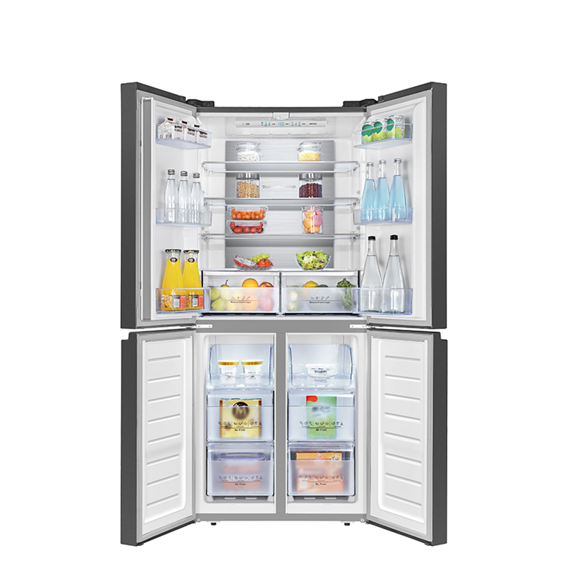 Ein Kühlschrank mit geöffneten Türen, der den Innenraum mit Lebensmitteln und Regalen zeigt.
