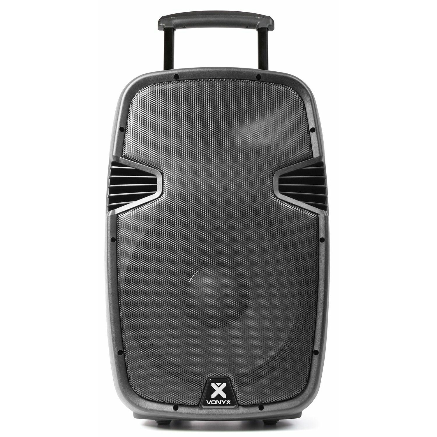 Altavoz negro con ruedas, asa, dos micrófonos y un mando a distancia.