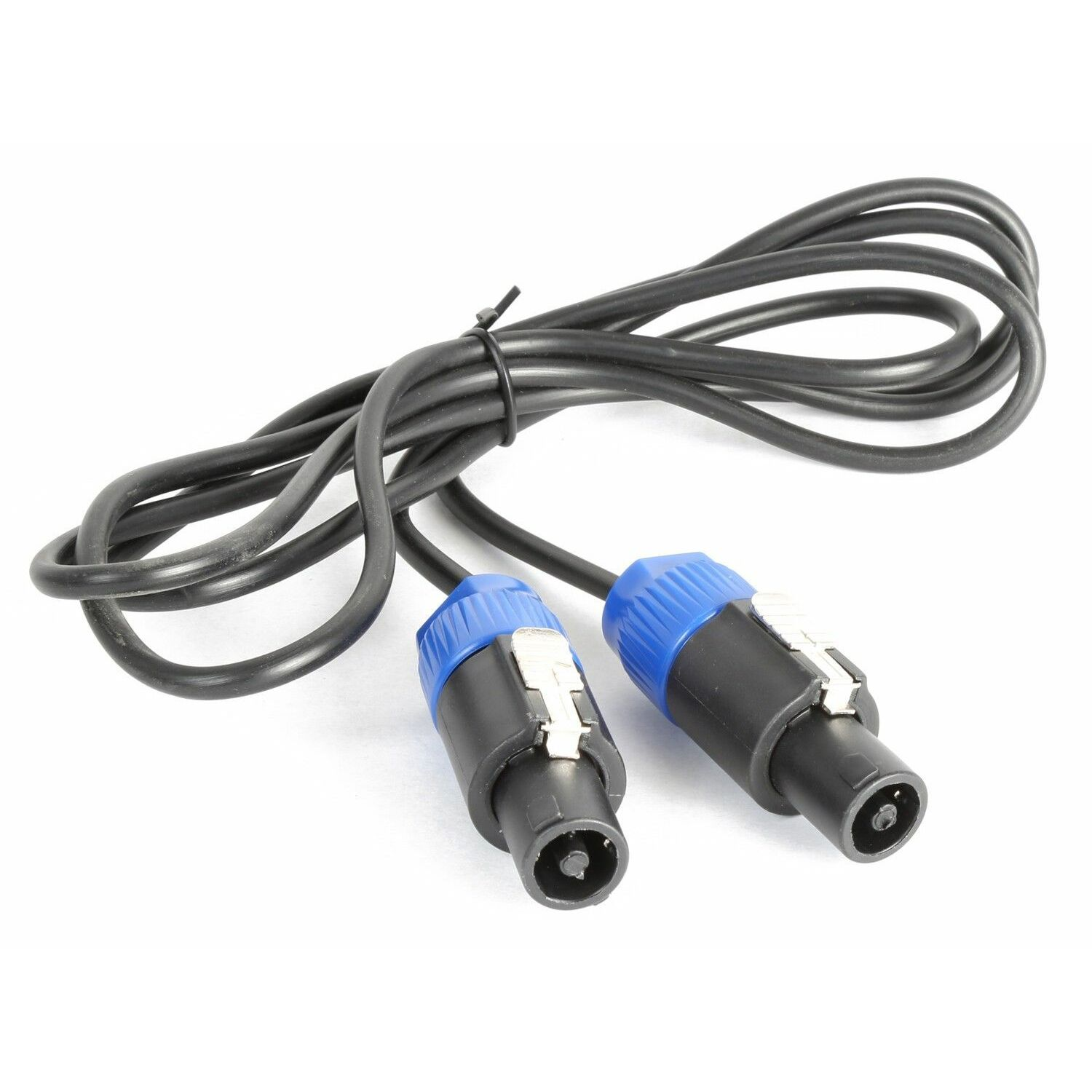 Zwarte luidsprekerkabel met blauwe en zwarte connectoren, met een zwarte kabelbinder.
