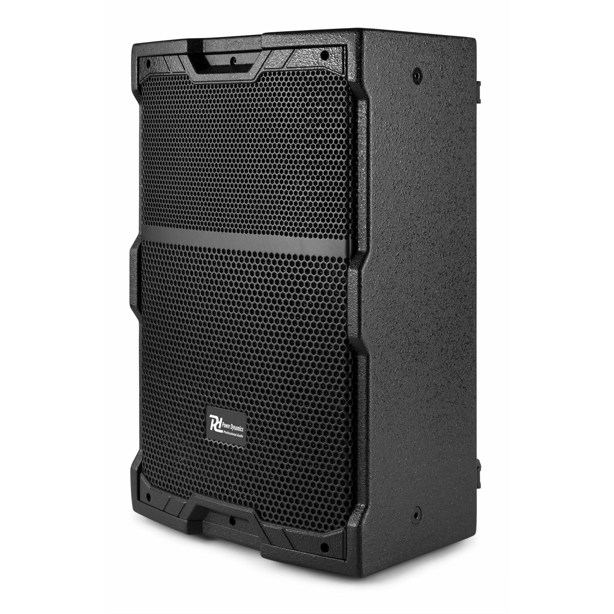 Zwarte speaker met mesh rooster. Power Dynamics logo. Op witte achtergrond.
