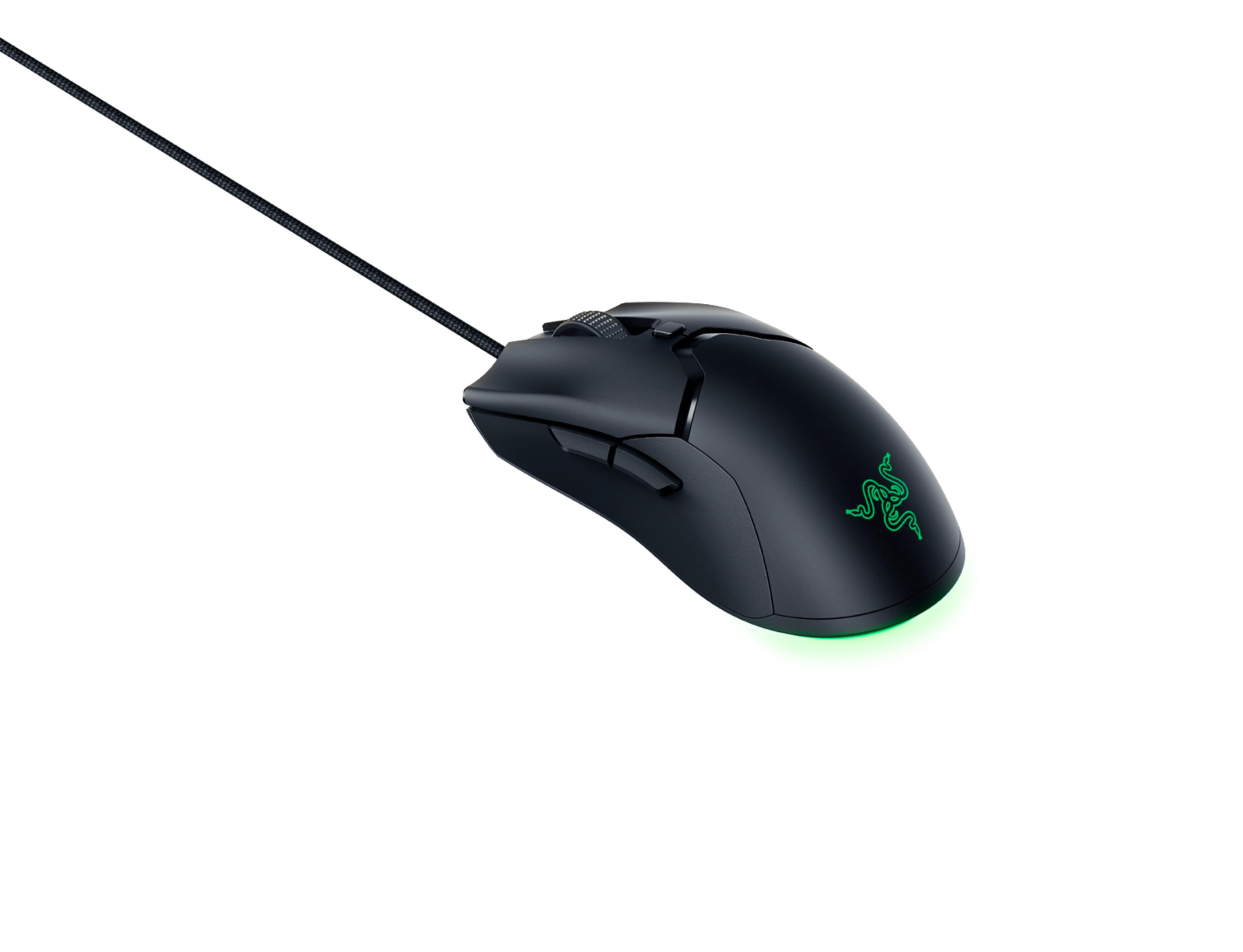 Czarna mysz gamingowa Razer z zielonym podświetleniem i kablem.