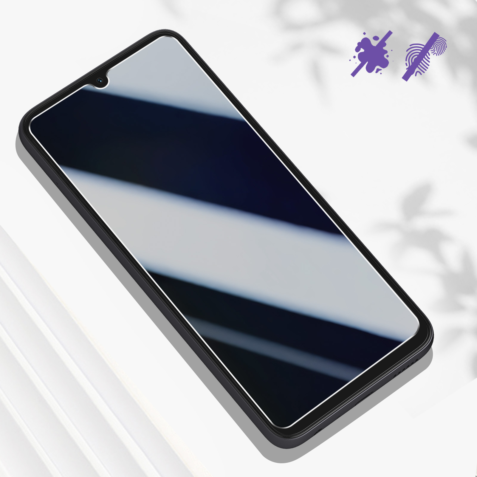 Uno smartphone con protezione schermo, cornice nera e sfondo bianco. Include simboli di resistenza alle macchie e alle impronte digitali.