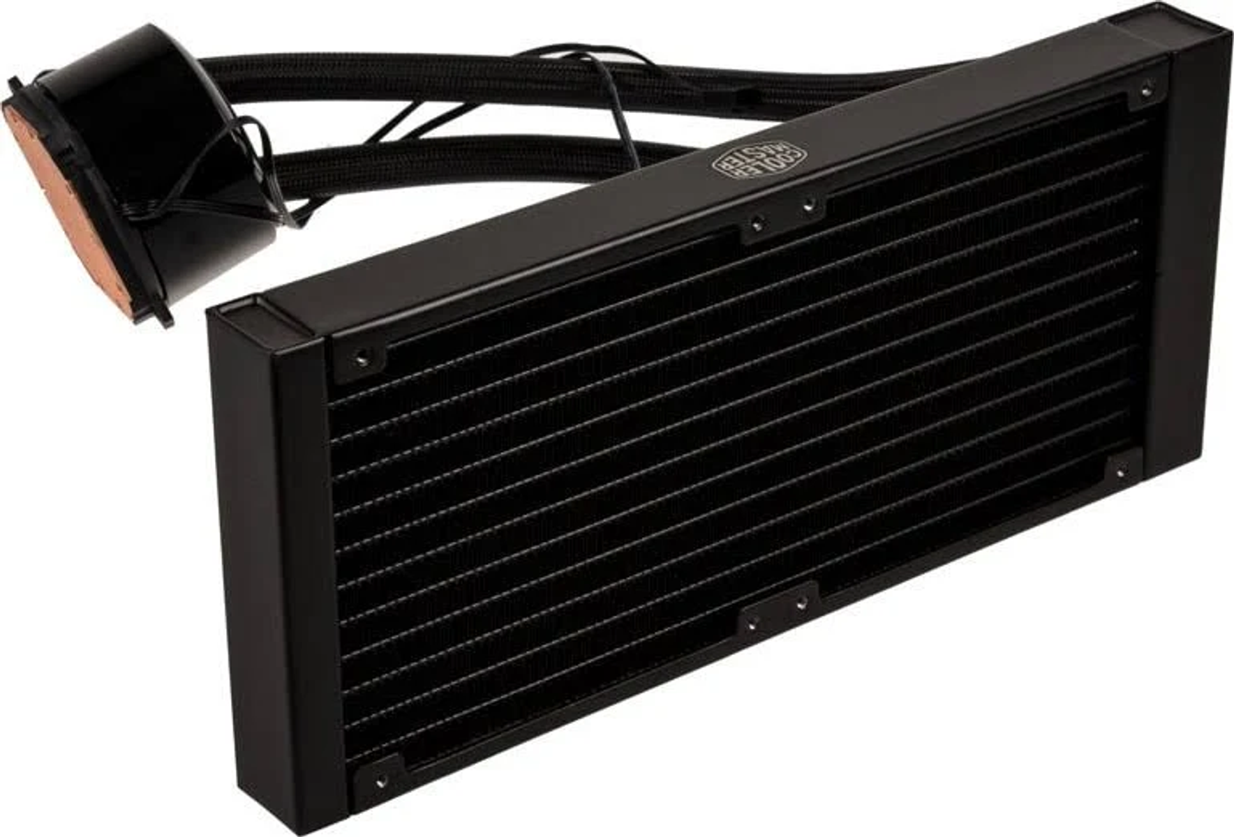 Sistema di raffreddamento a liquido nero per computer. Ha un radiatore, una pompa e tubi. Logo Cooler Master visibile.