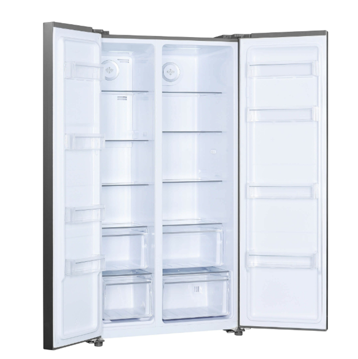 Otwarta lodówka ze stali nierdzewnej z wieloma półkami, szufladami i przegrodami. Białe wnętrze.