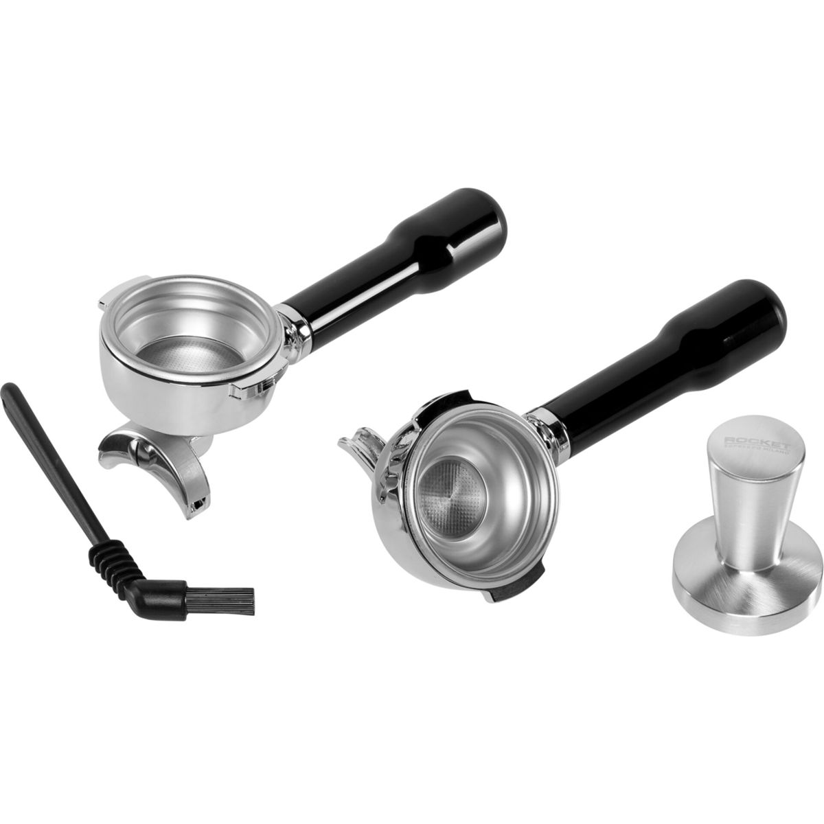 Espressomaschinenteile: Siebträger, Bürste und Tamper. Edelstahl und schwarzer Griff.