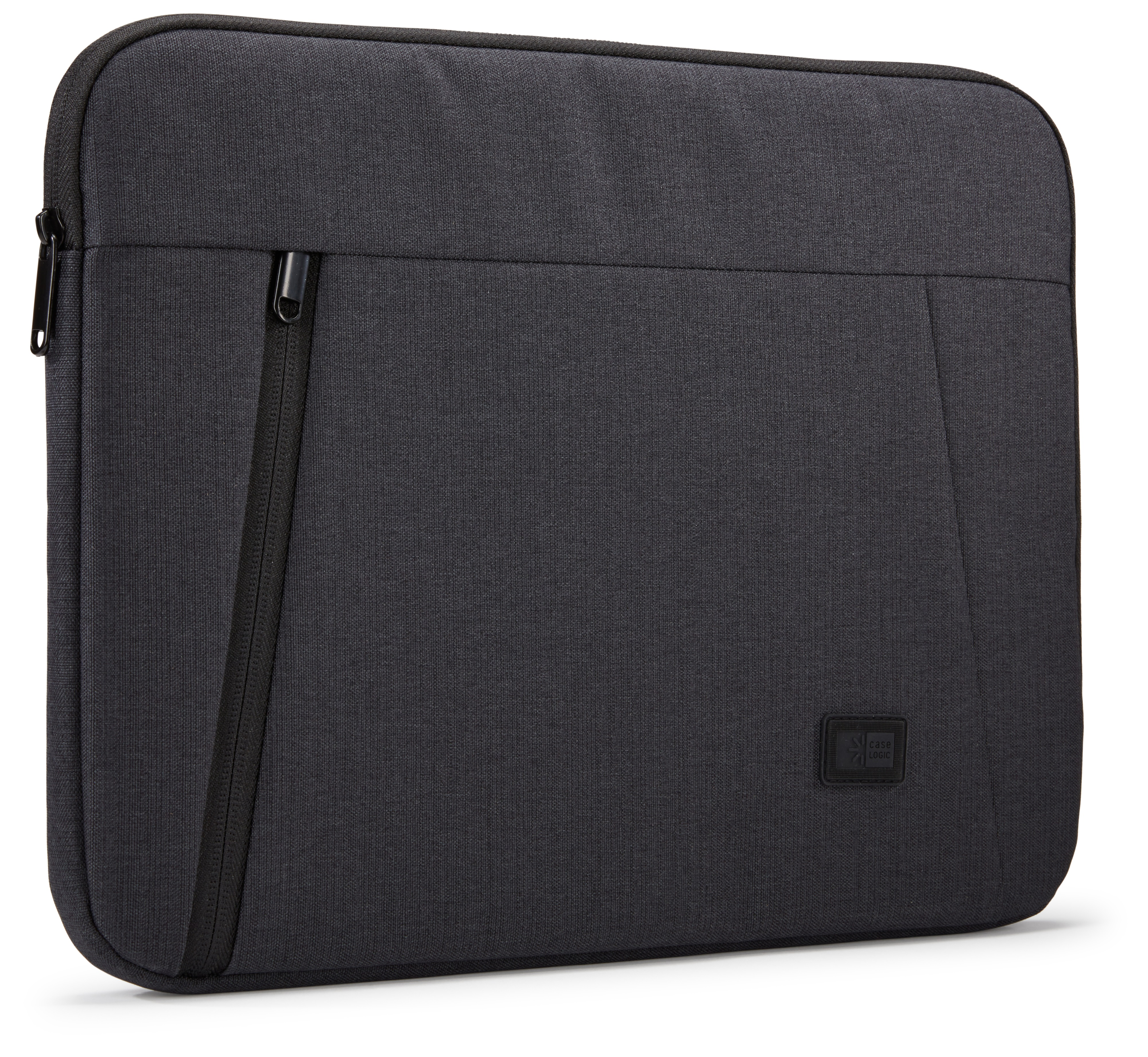 Eine schwarze Laptop-Hülle mit Reißverschluss und kleinem Logo auf weißem Hintergrund.