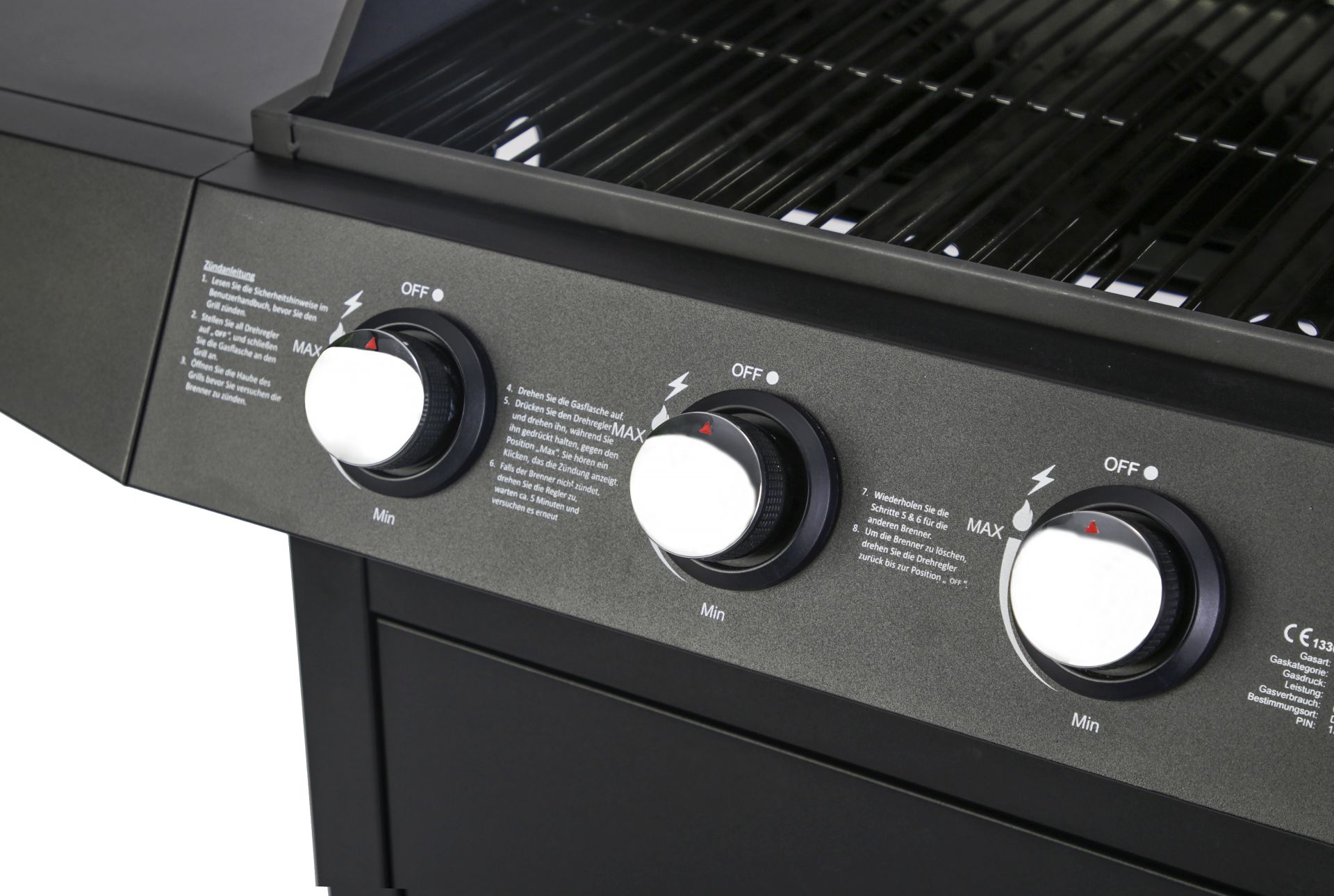 Nahaufnahme der Bedienknöpfe eines schwarzen Grills, beschriftet mit Min und Max, und OFF.