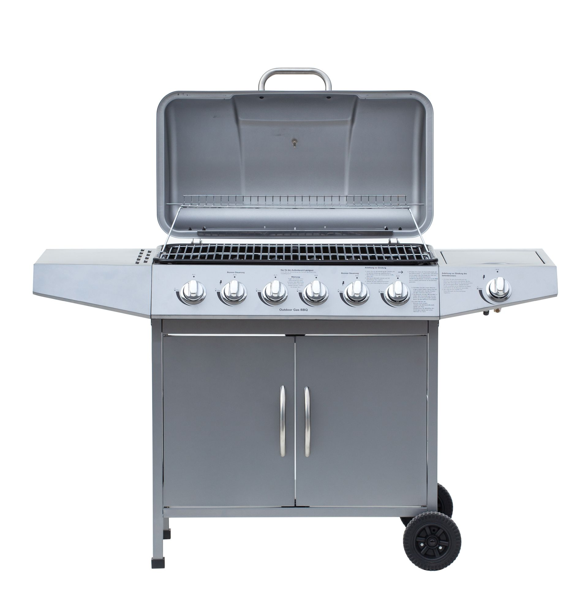 Ein grauer Gasgrill mit offenem Deckel. Er hat eine Edelstahlplatte und einen Schrank.