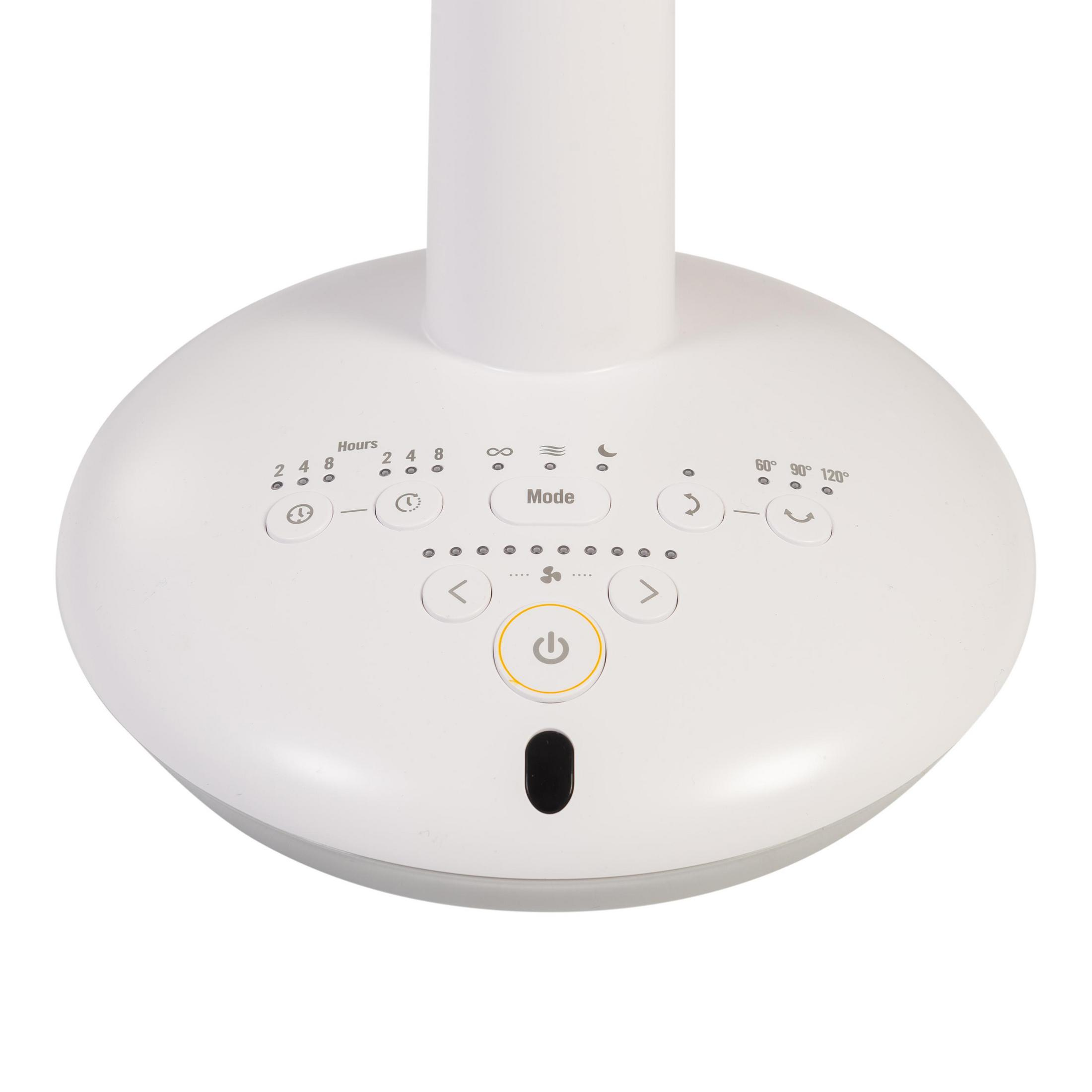 La base de un ventilador blanco con botones de control. Tiene un botón de encendido negro.