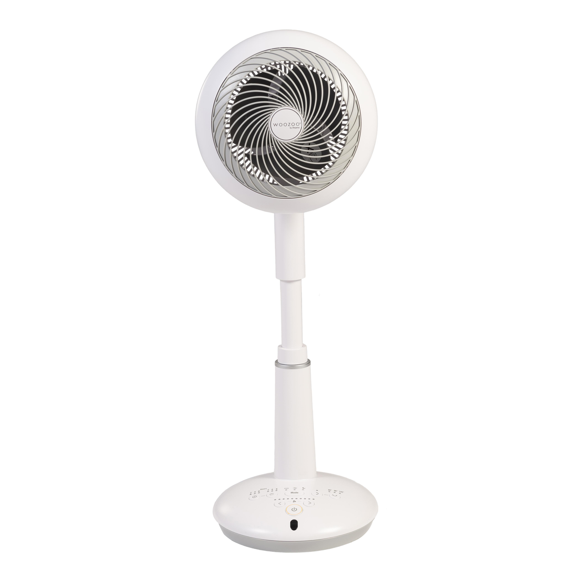Un ventilador blanco y gris sobre un fondo blanco.
