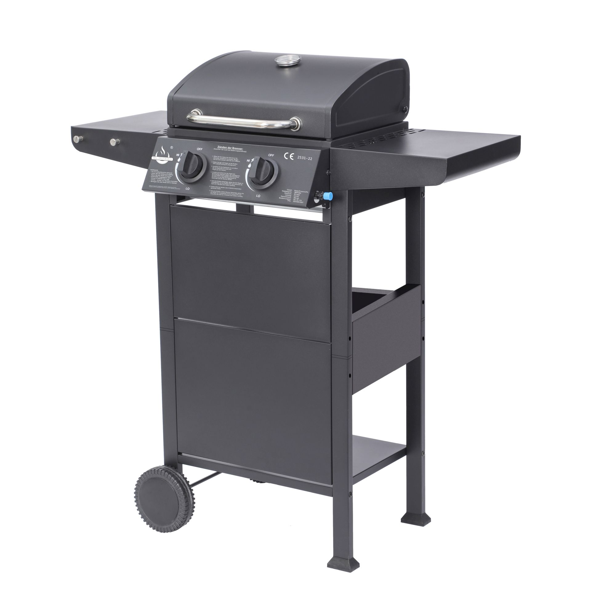 Ein schwarzer Gasgrill mit Deckel. Enthält Seitentische, ein unteres Regal und ein einzelnes Rad.