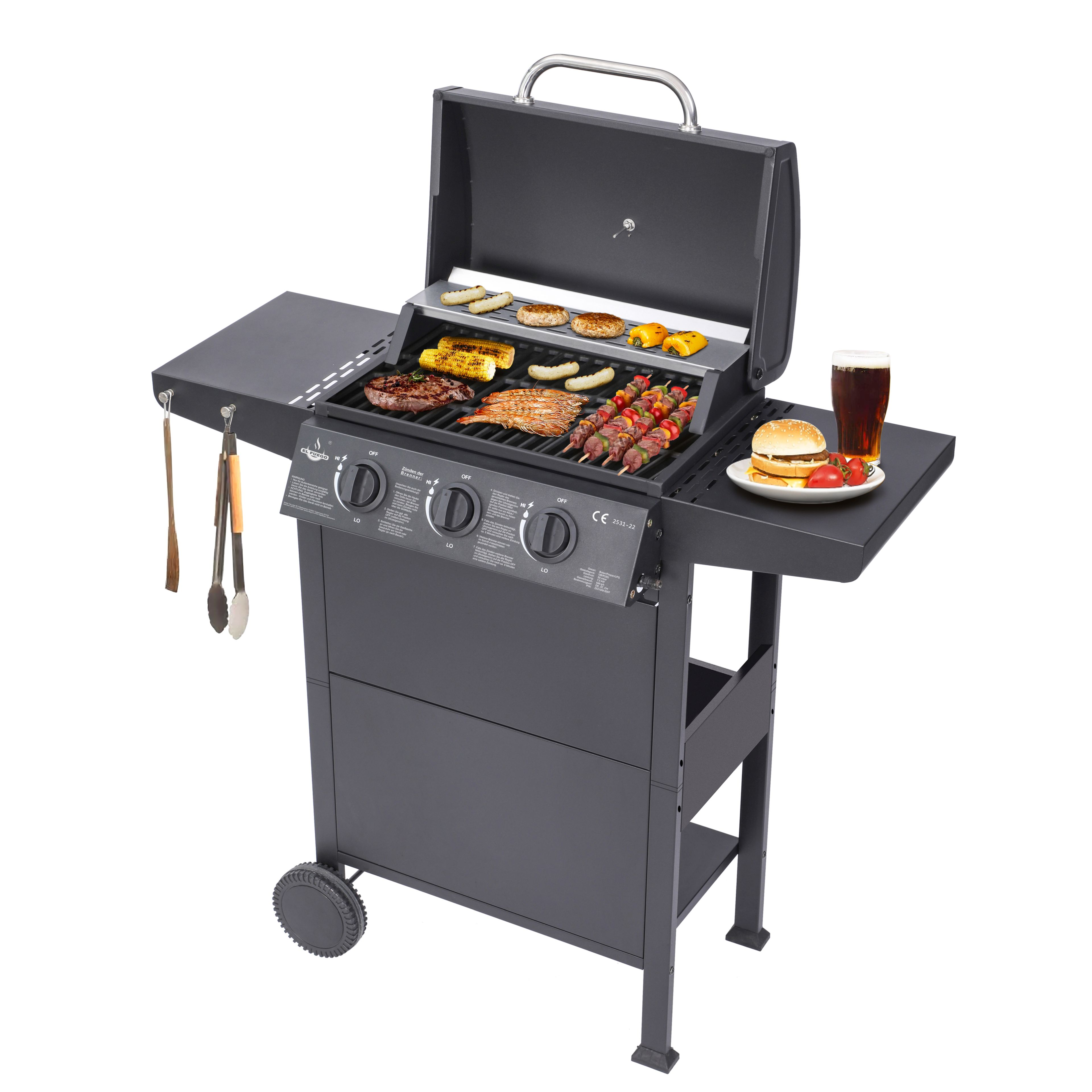 Gasgrill mit Essen, das darauf gegrillt wird. Ein Teller mit Essen ist ebenfalls sichtbar.