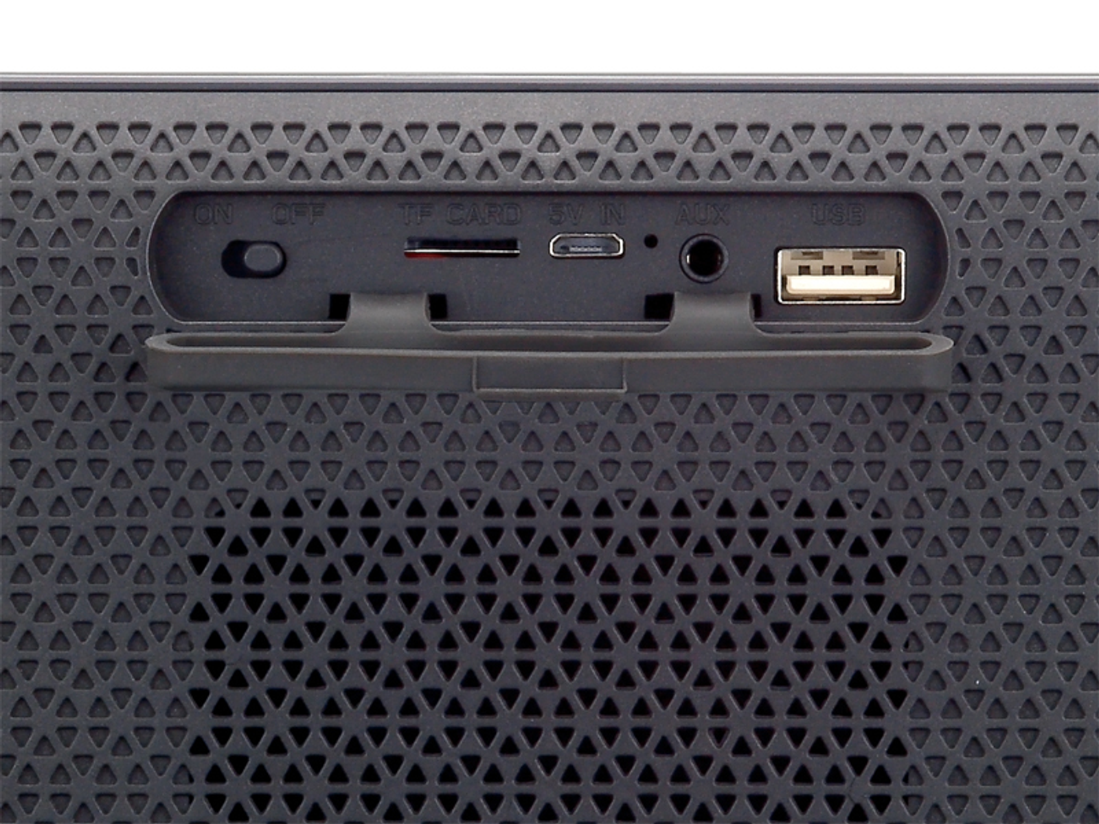 Zbliżenie tyłu głośnika z przyciskami i portami, w tym włącznik/wyłącznik, USB i aux.