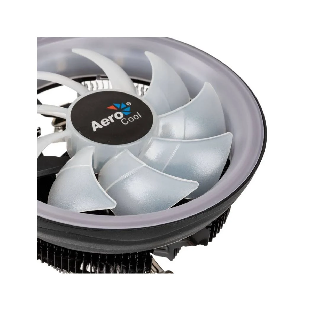 AeroCool Computerlüfter mit weißen Blättern, schwarzem Rand und schwarzem Logo.
