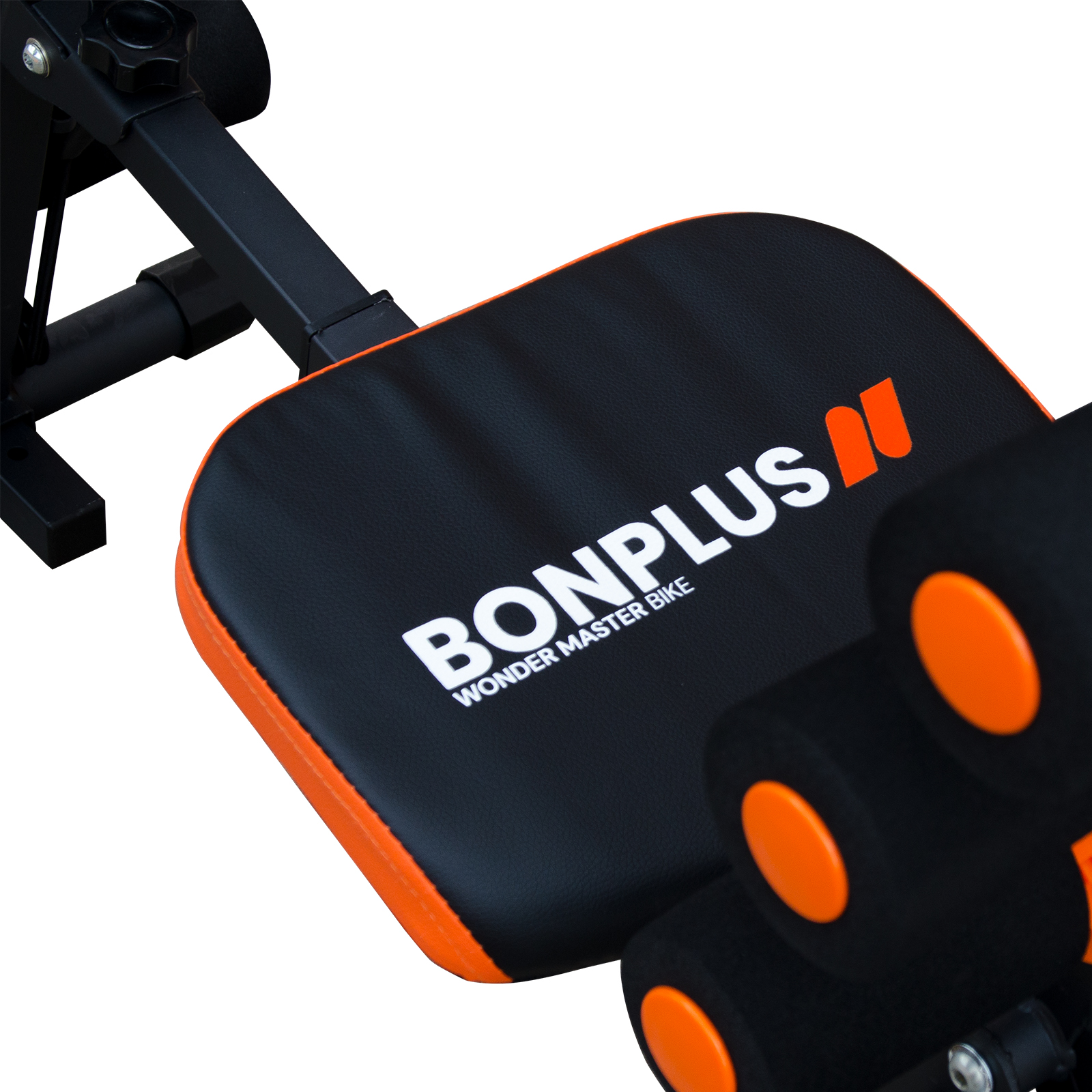 Primer plano de la Bonplus Wonder Master Bike, negro y naranja, con texto.