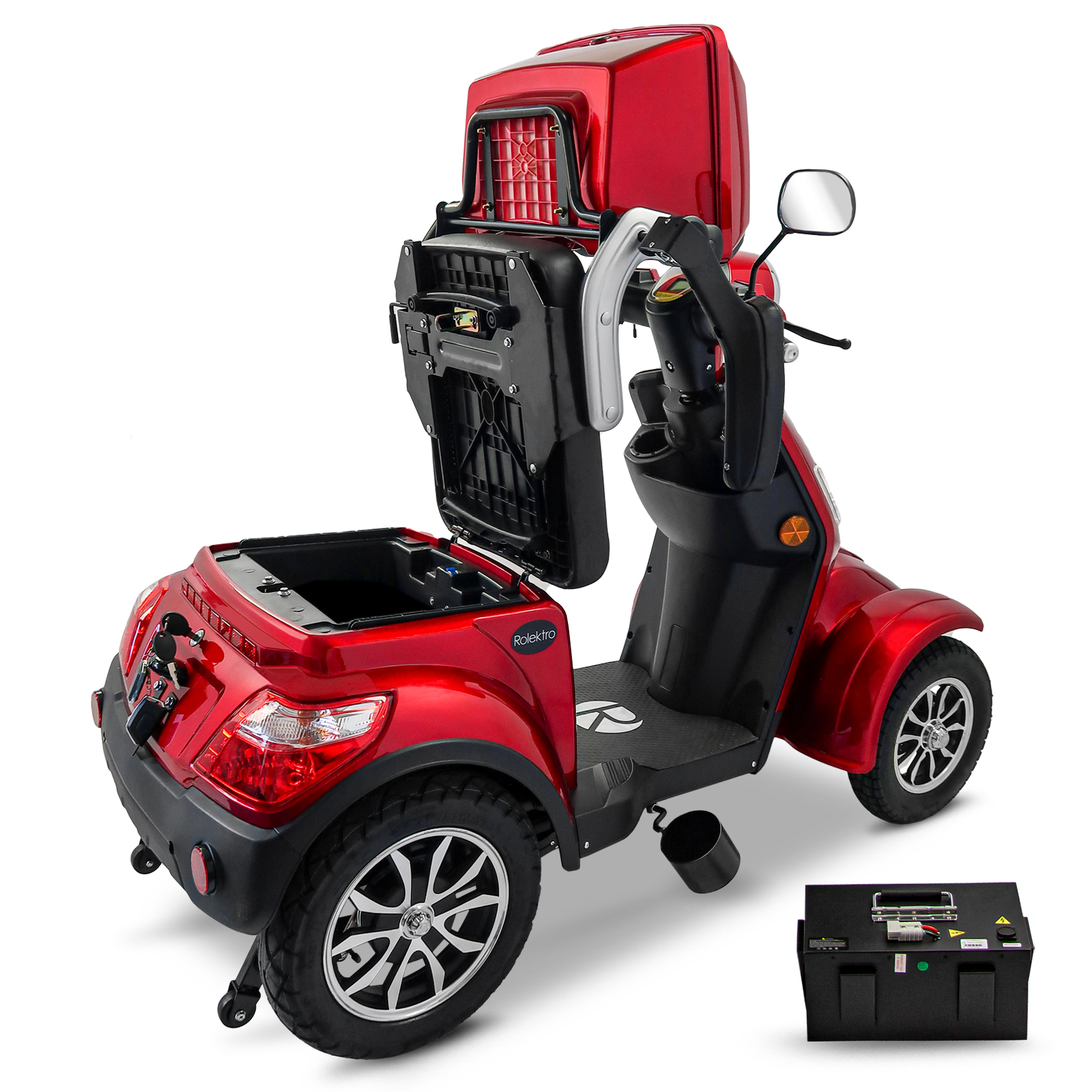 Roter Mobilitätsroller mit offenen Stauräumen. Akku an der Seite. Weißer Hintergrund.