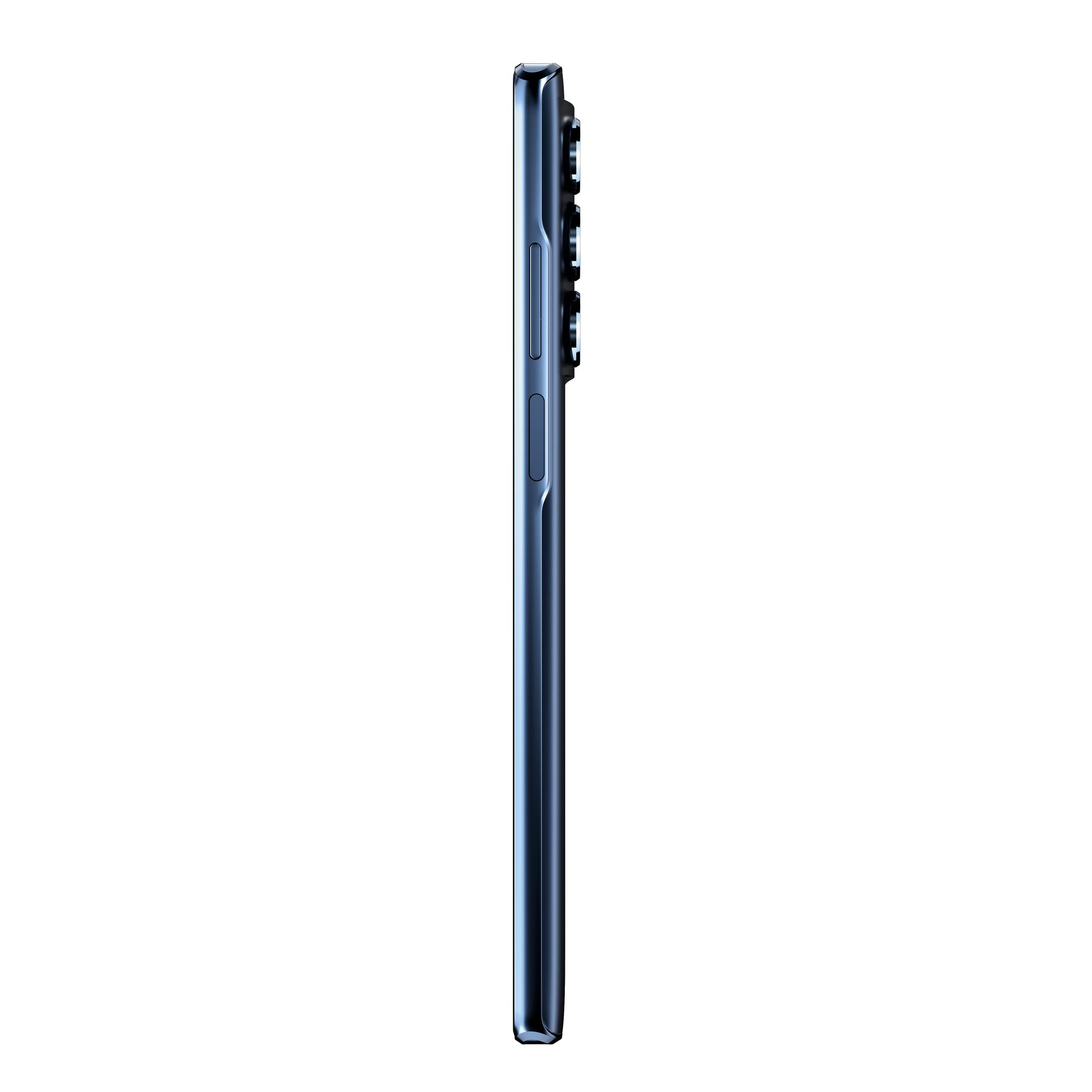 Een zijaanzicht van een donkerblauwe smartphone met meerdere camera's aan de achterkant en zijknoppen, tegen een witte achtergrond.