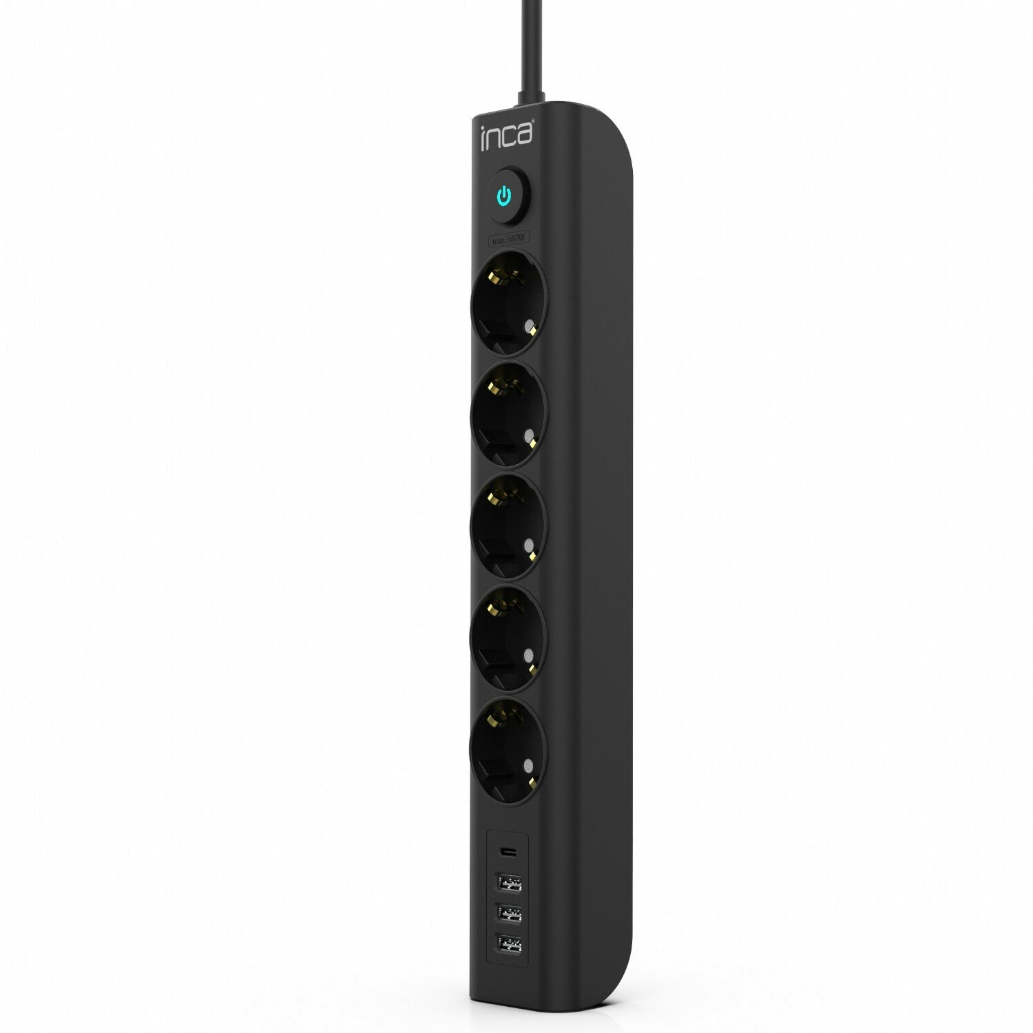 Eine schwarze Steckdosenleiste mit fünf Steckdosen und USB-Anschlüssen. Sie befindet sich auf weißem Hintergrund.