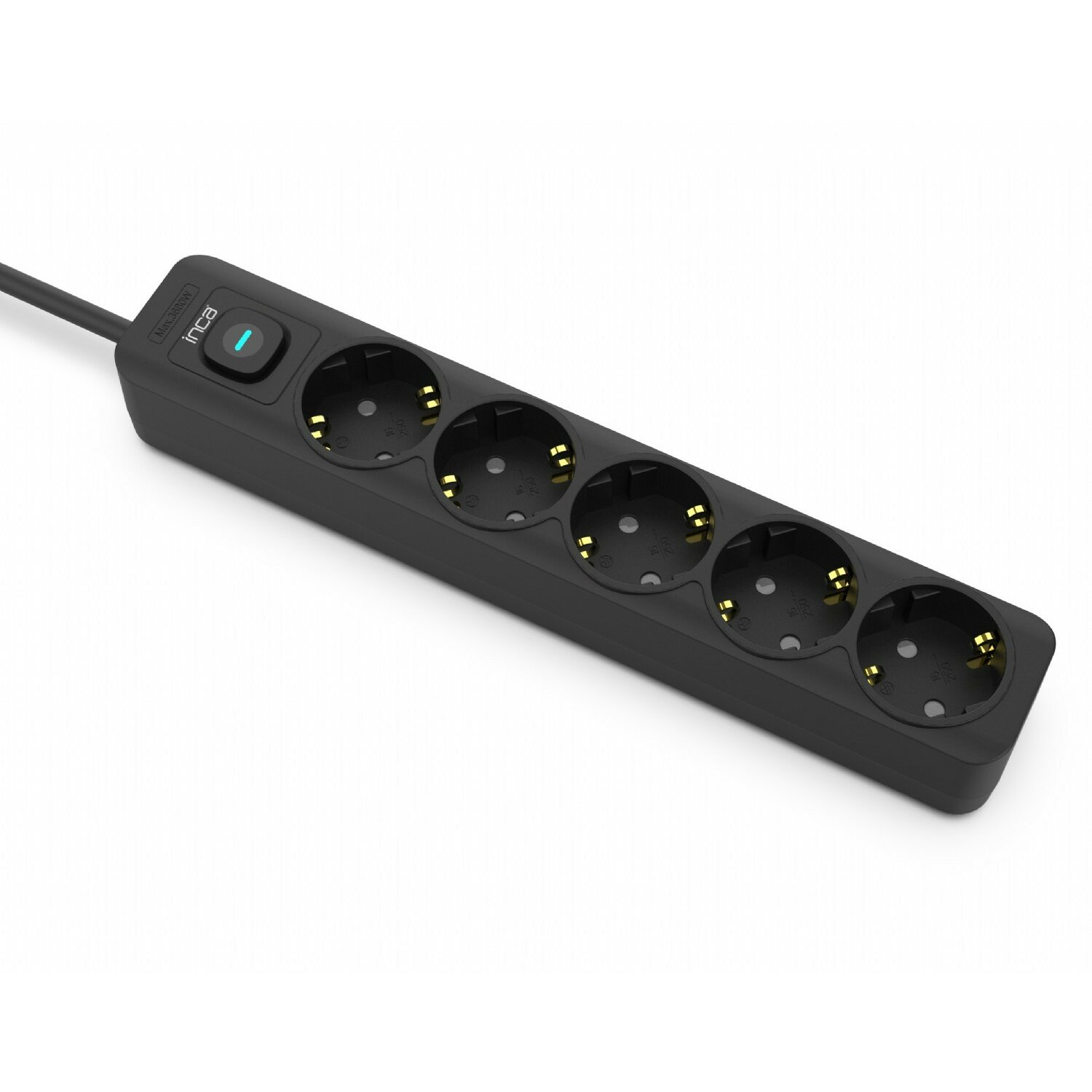 Multipresa nera con cinque prese e un pulsante di accensione illuminato.