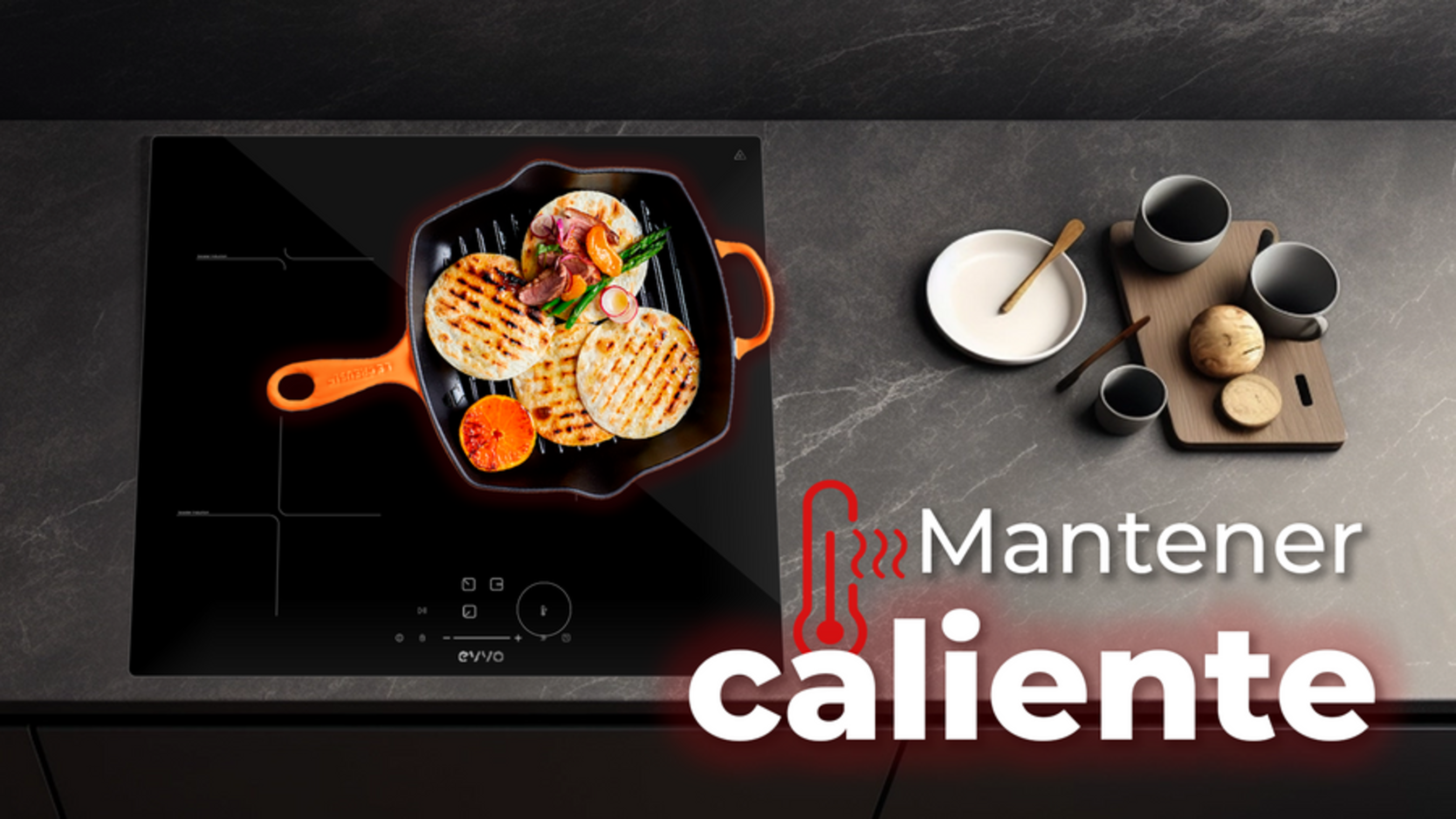 Placa de inducción con comida cocinándose. Texto: 'Mantener caliente' (Mantener caliente).