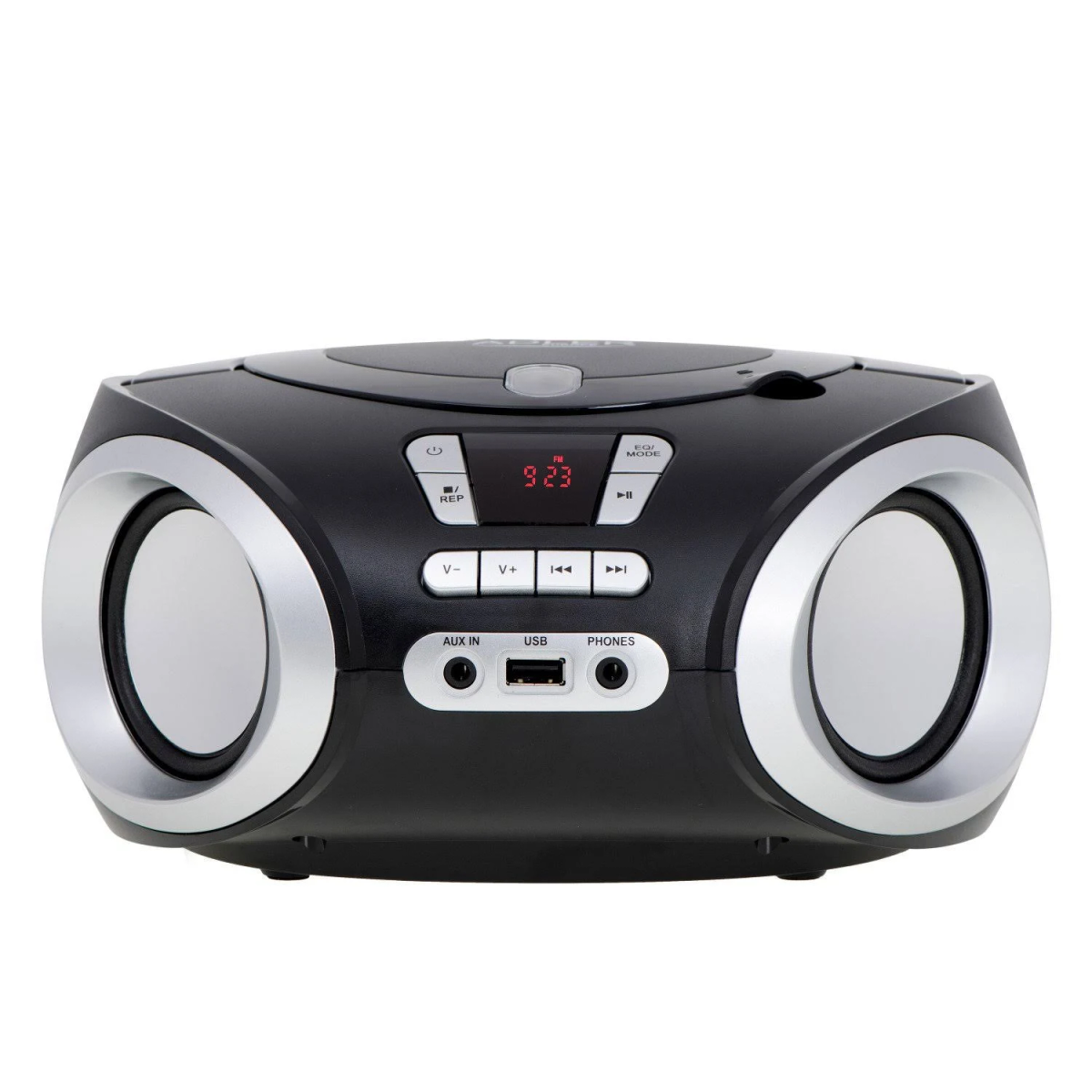 Schwarze und silberne Boombox mit Lautsprechern, einem Display und Steuertasten auf weißem Hintergrund.