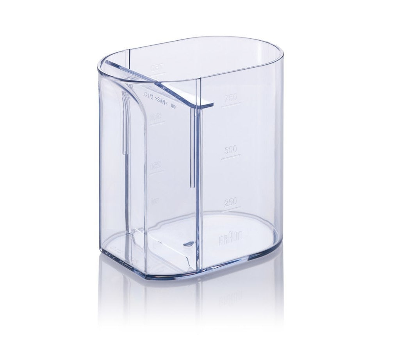 Vaso medidor de plástico transparente con dos secciones divididas, aislado sobre fondo blanco.