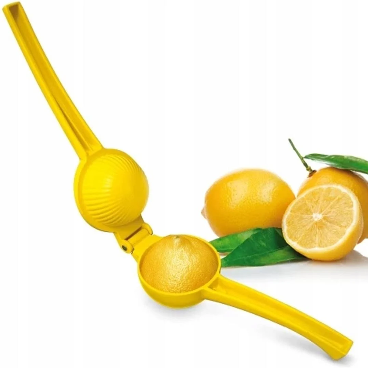 Żółta wyciskarka do cytryn z cytryną w środku i cytrynami w tle.