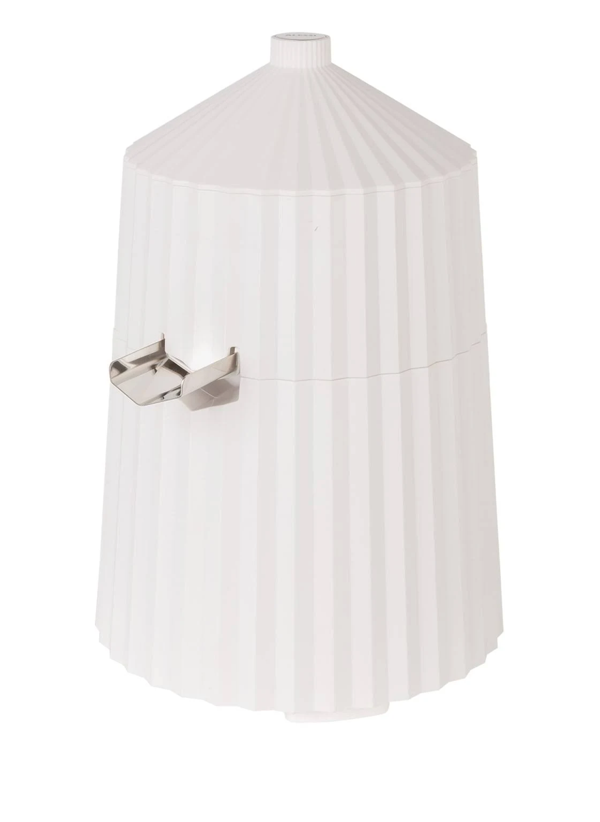 Un ventilatore da soffitto nero con quattro pale.