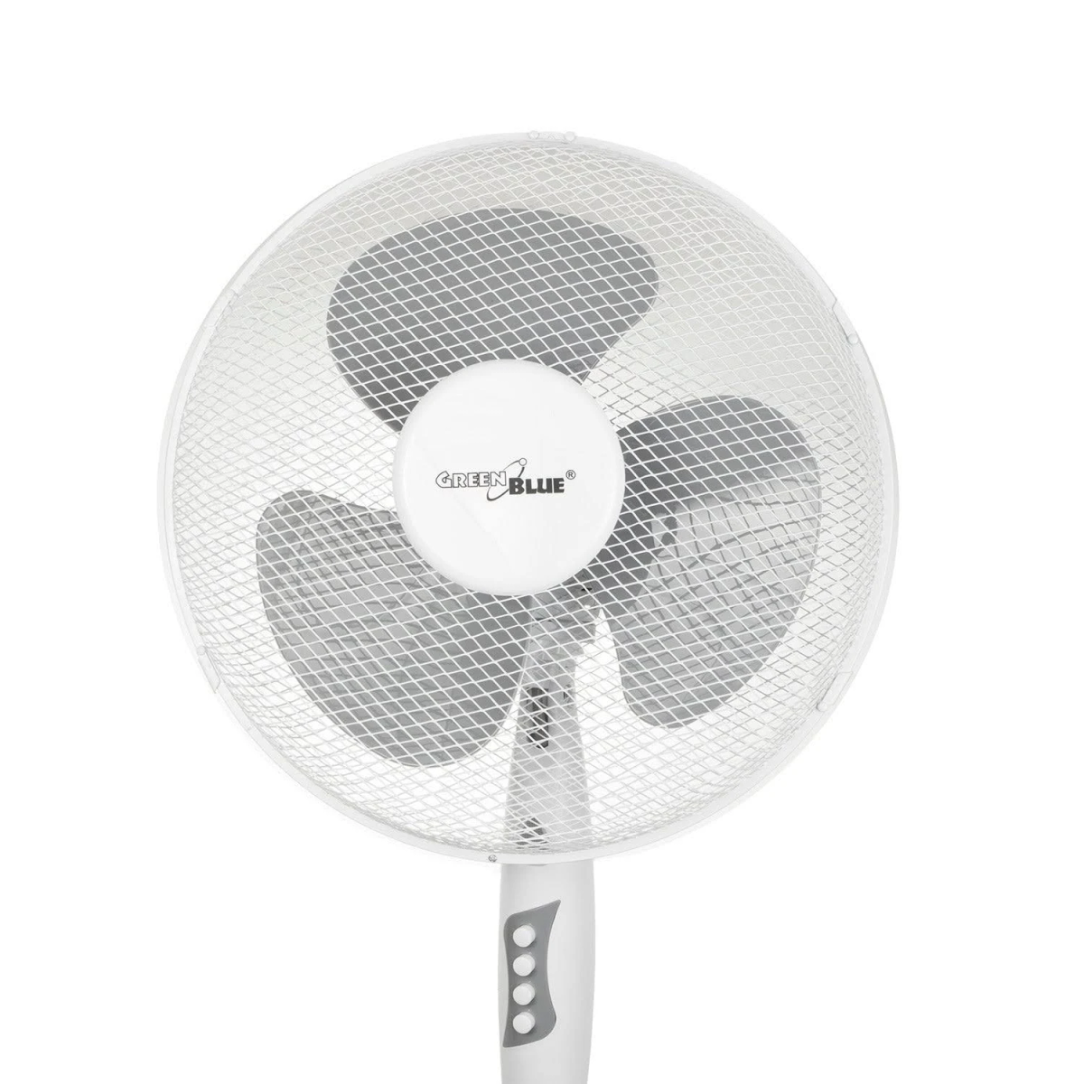Un ventilador de pie blanco y gris con una rejilla protectora, la marca es GREEN BLUE.