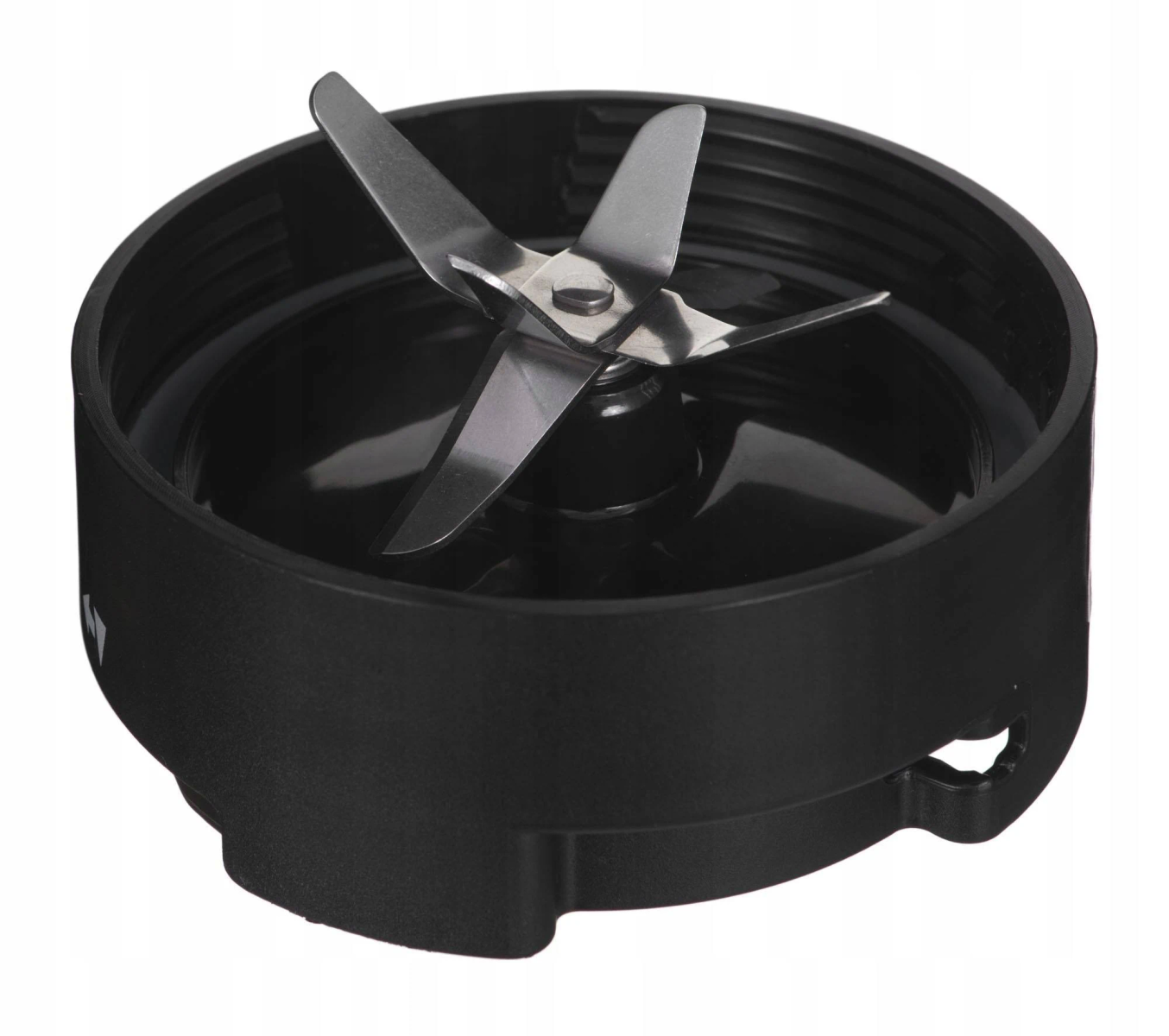 Czarny zespół ostrzy blendera, widoczne cztery ostrza.