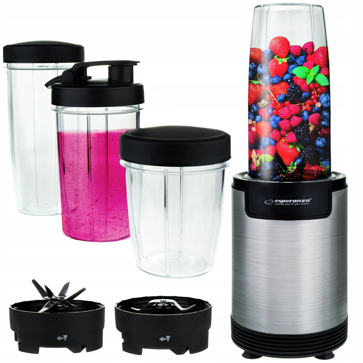 Blender z trzema kubkami, dwoma ze smoothie i jednym pustym z ostrzami.