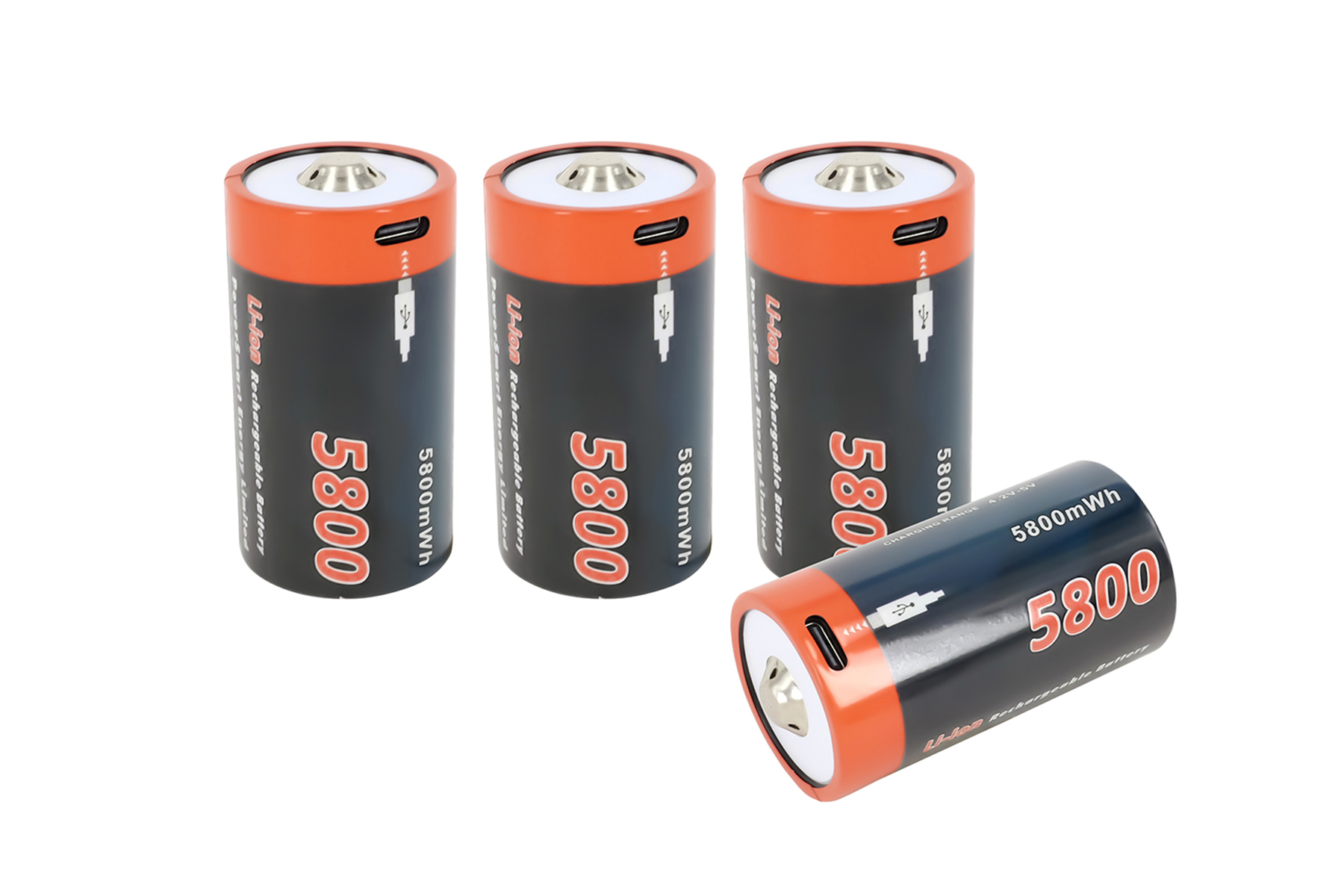 Vier schwarze und orangefarbene Batterien, eine geneigt. Text '5800mAh' auf jeder. Weißer Hintergrund.