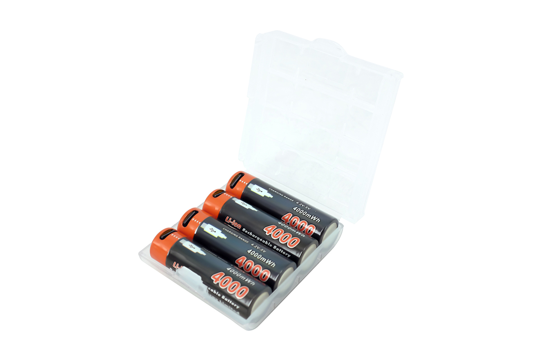 Quattro batterie ricaricabili in un contenitore trasparente. Batterie nere e arancioni.