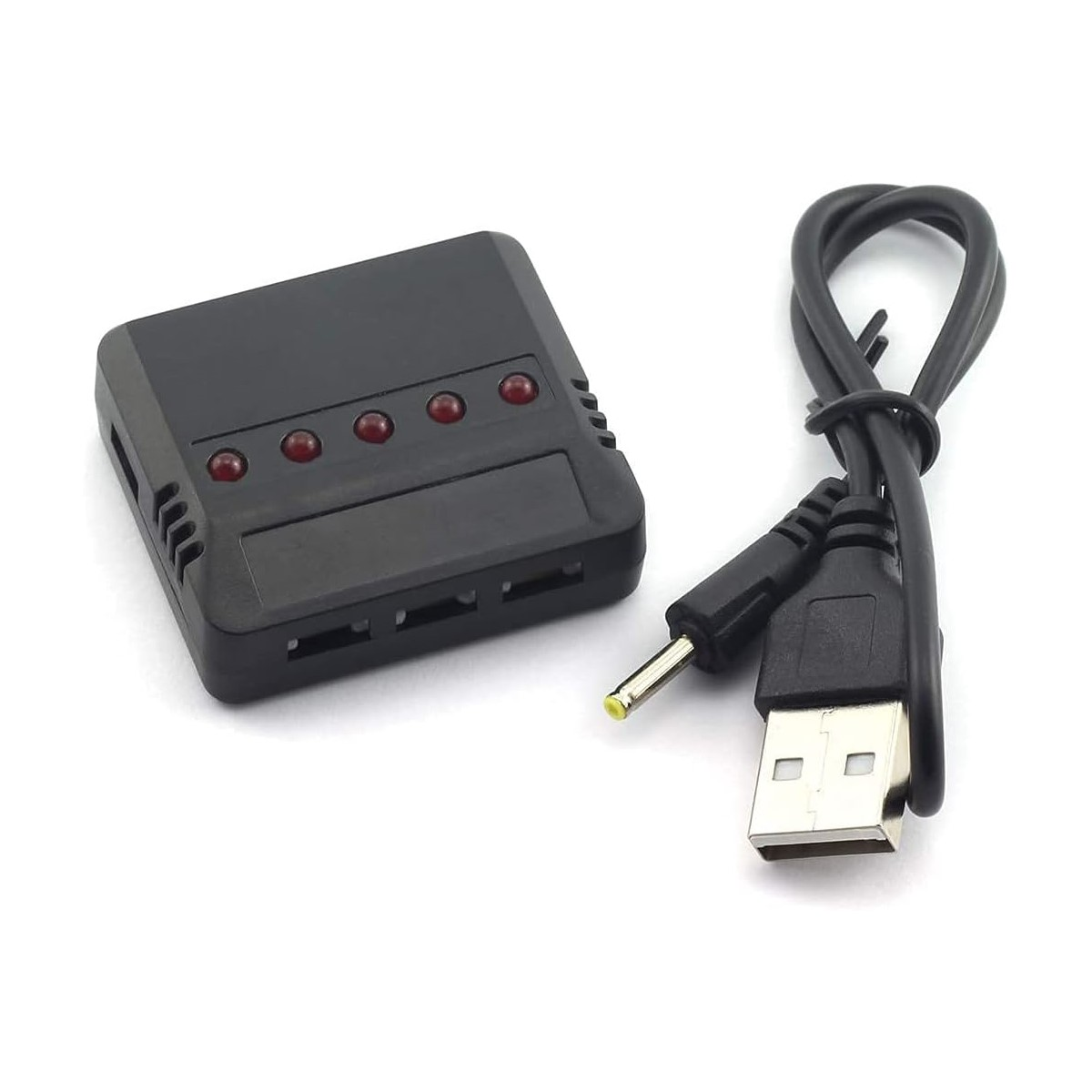 Eine schwarze Ladestation mit USB-Kabel und USB-C-Anschluss. Drei rote Kontrollleuchten leuchten.