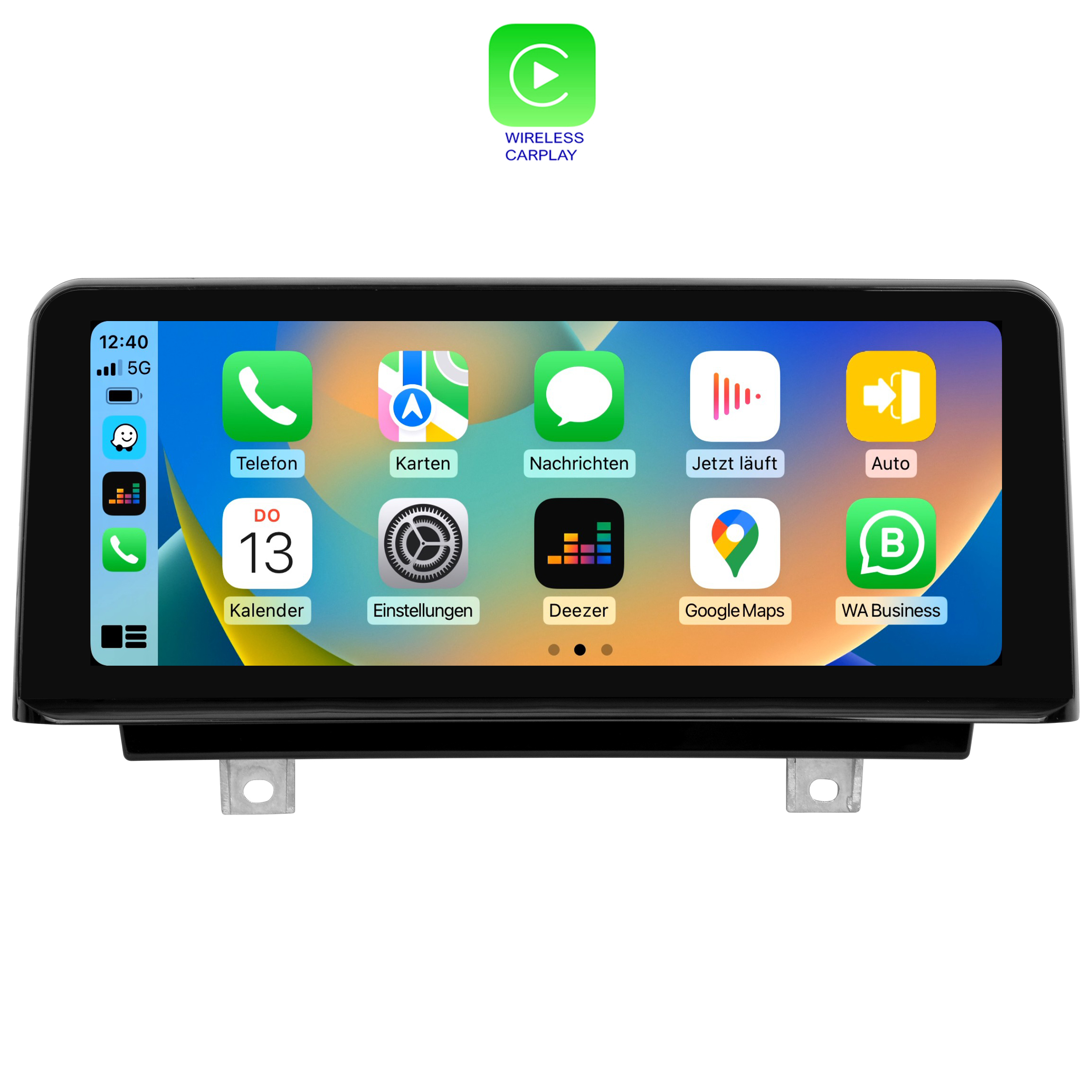 Ein Auto-Multimedia-Bildschirm, der eine Benutzeroberfläche mit App-Symbolen und Uhrzeit anzeigt.