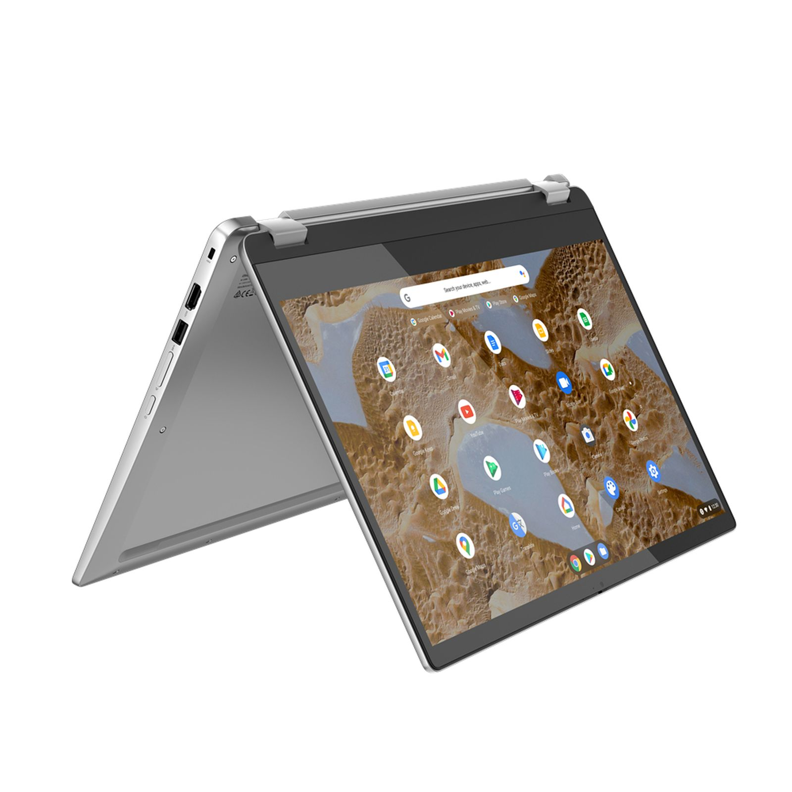 Ein silberner Laptop, geöffnet, mit einem Landschaftsbild auf dem Bildschirm, auf weißem Hintergrund.