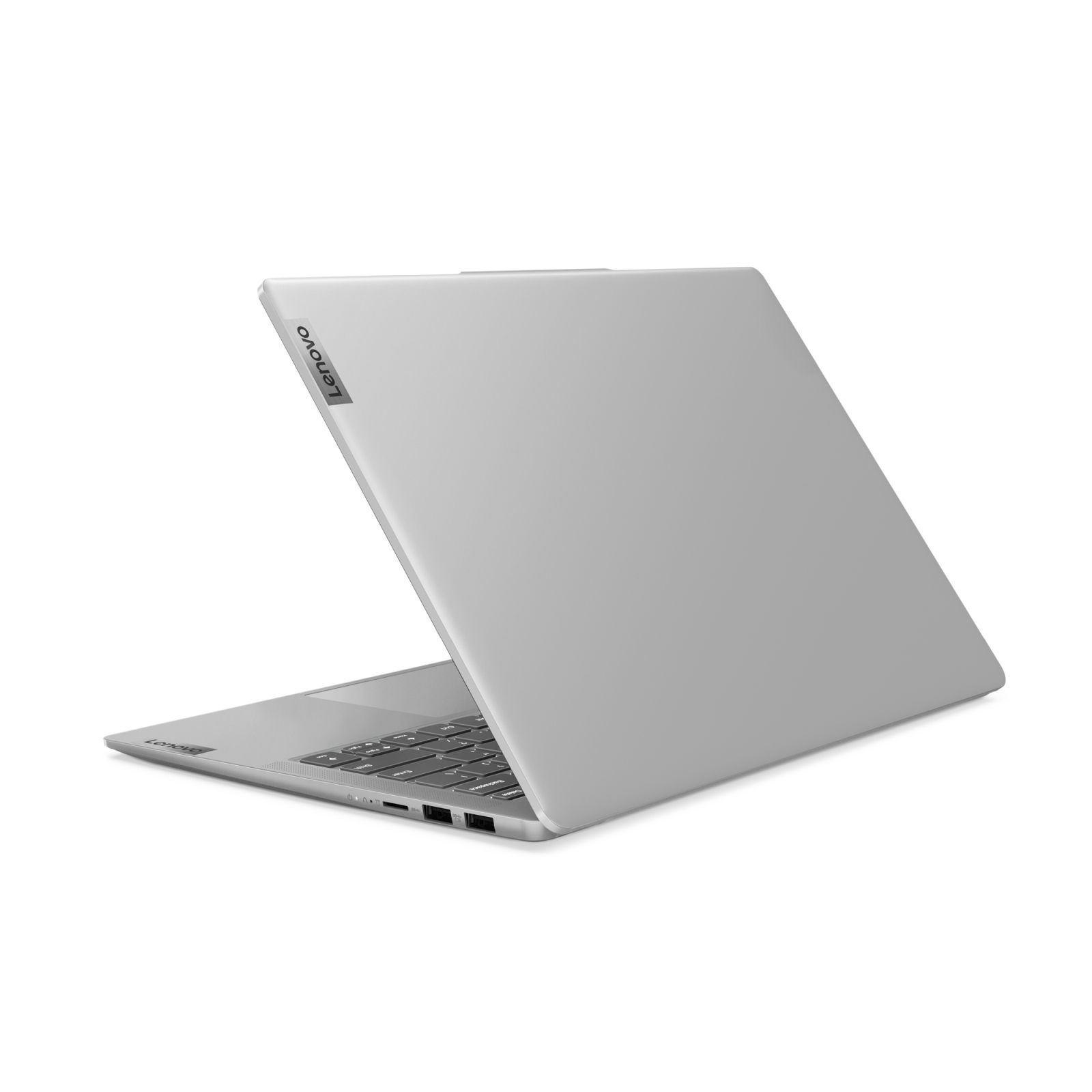 Ein silberner Lenovo-Laptop, geschlossen, von hinten und leicht angewinkelt betrachtet.