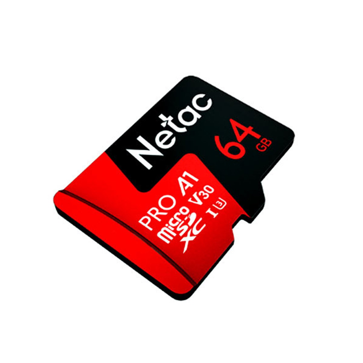 Eine rot-schwarze 64GB Netac Micro SD-Karte. Die Karte liegt auf einer weißen Oberfläche.